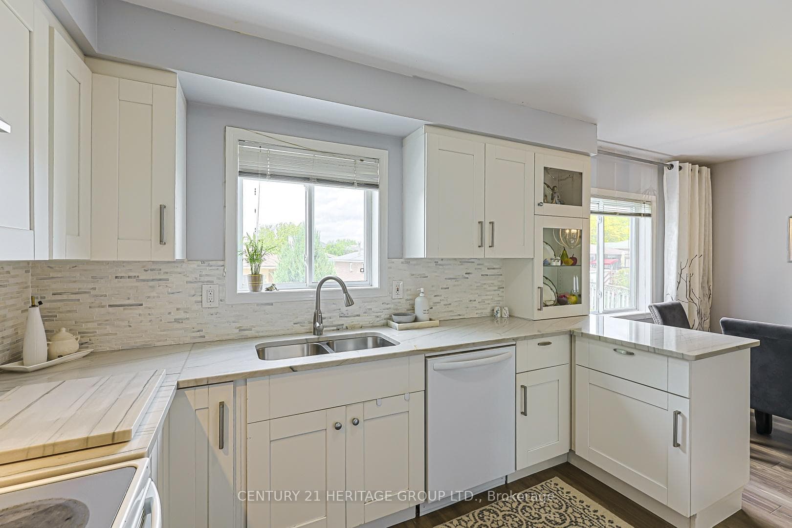 22 Village Green Lane photo 13