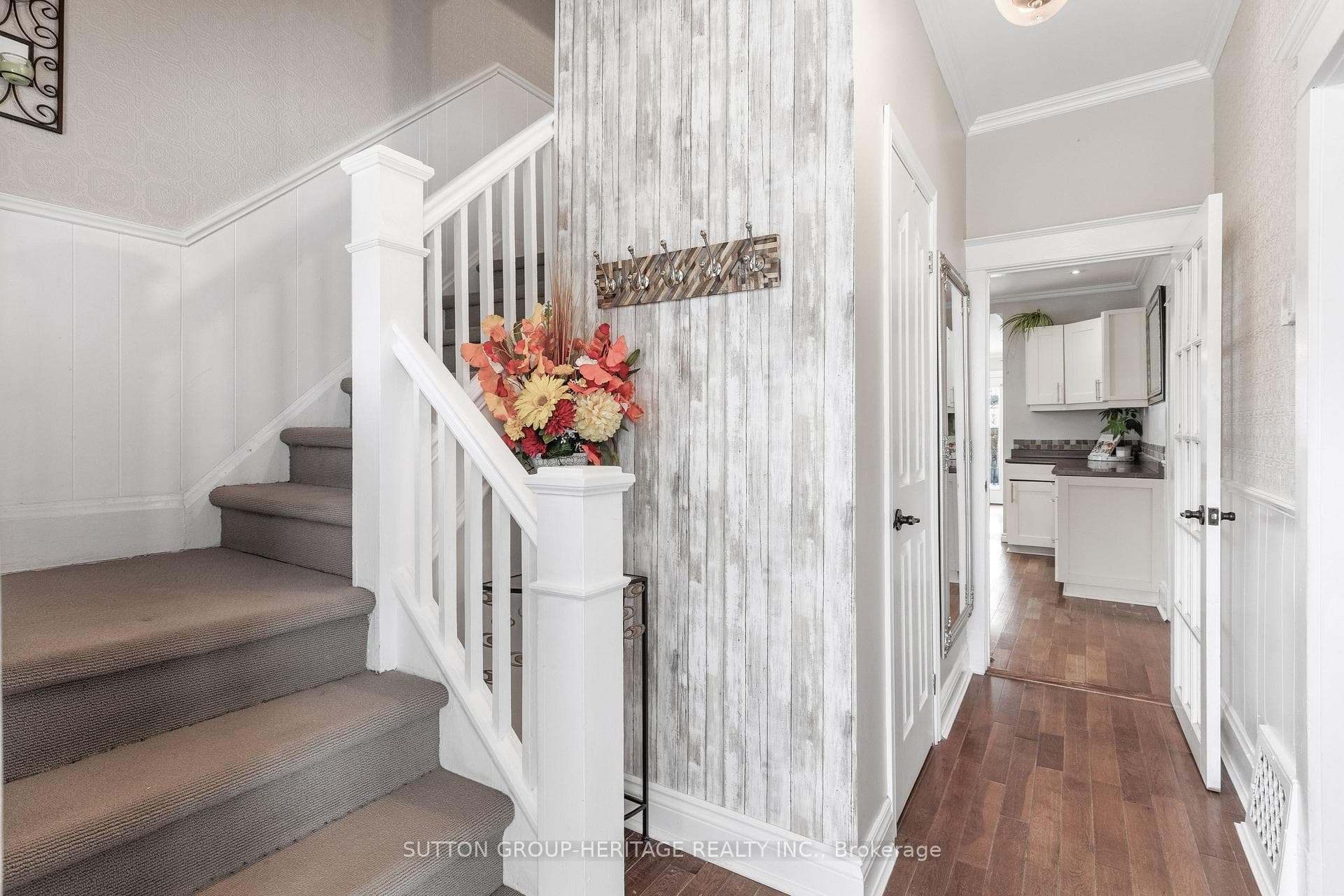 211 Gliddon Avenue photo 7