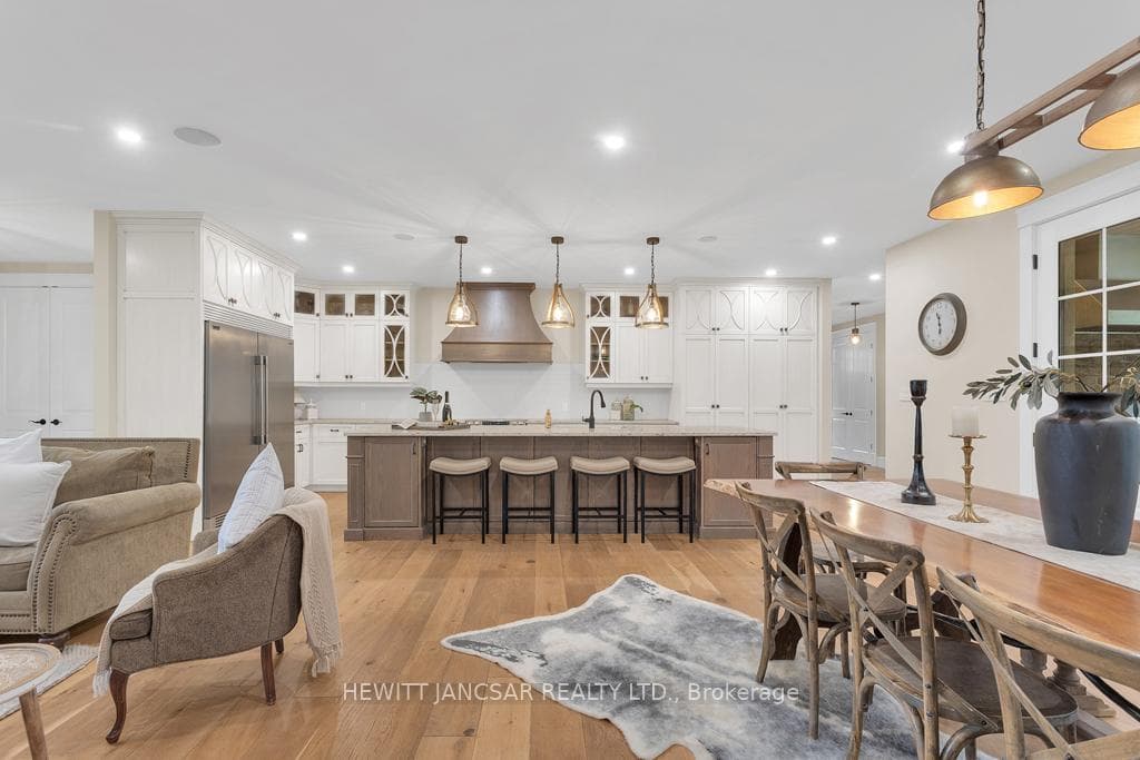 140 Baird Street photo 8