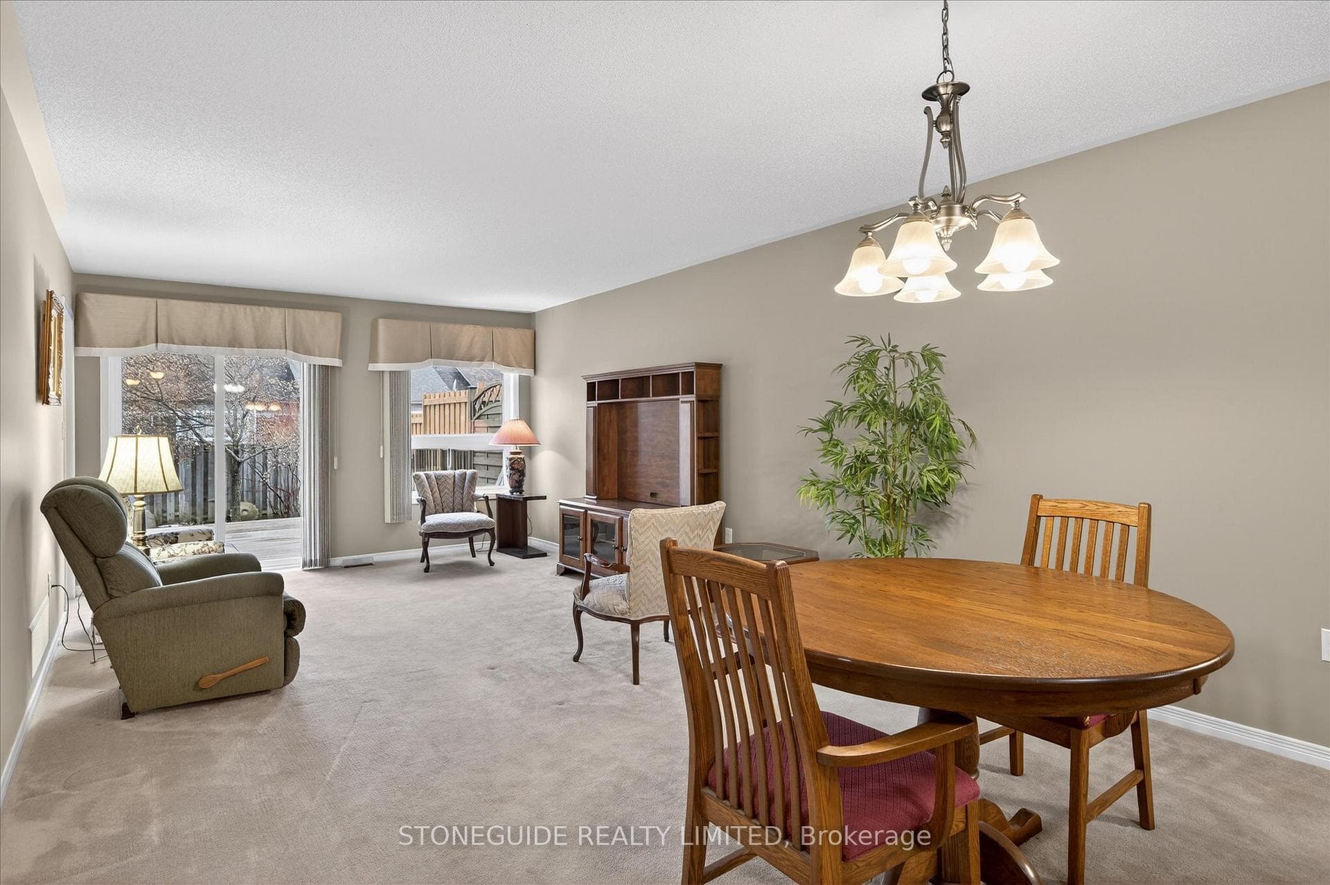 669 Tully Crescent photo 14