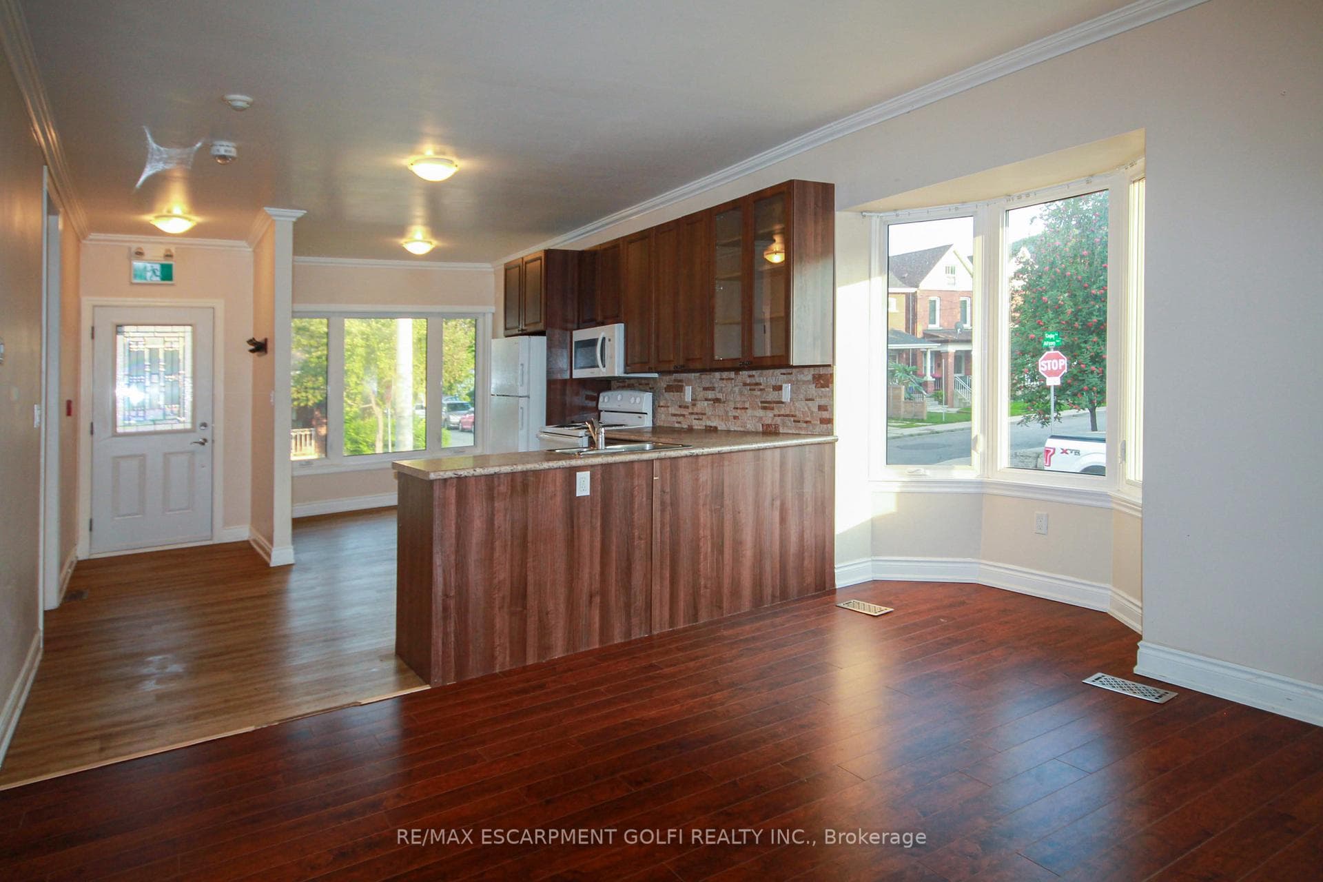 52 Cedar Avenue photo 28
