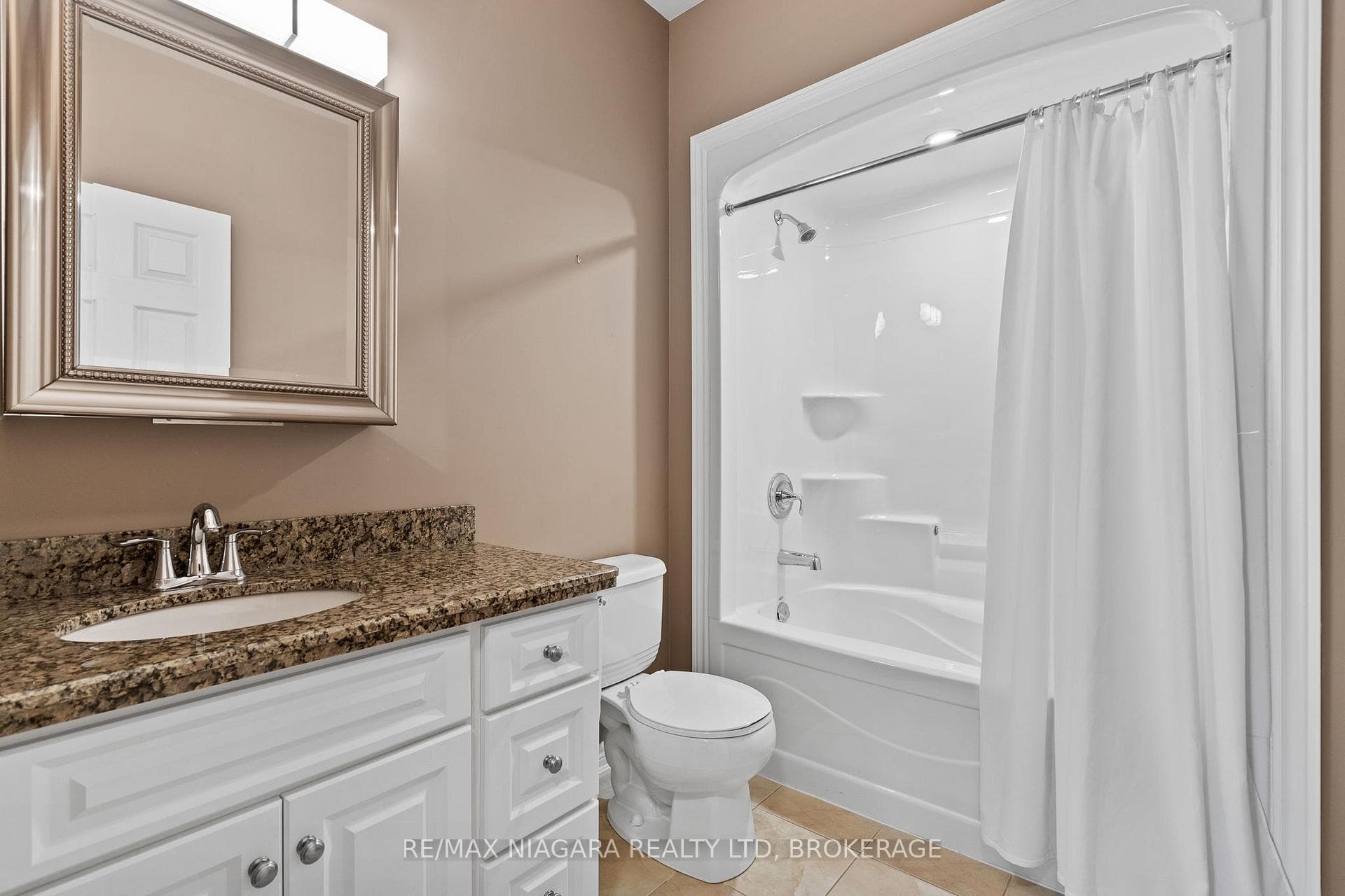 4 pc main bath