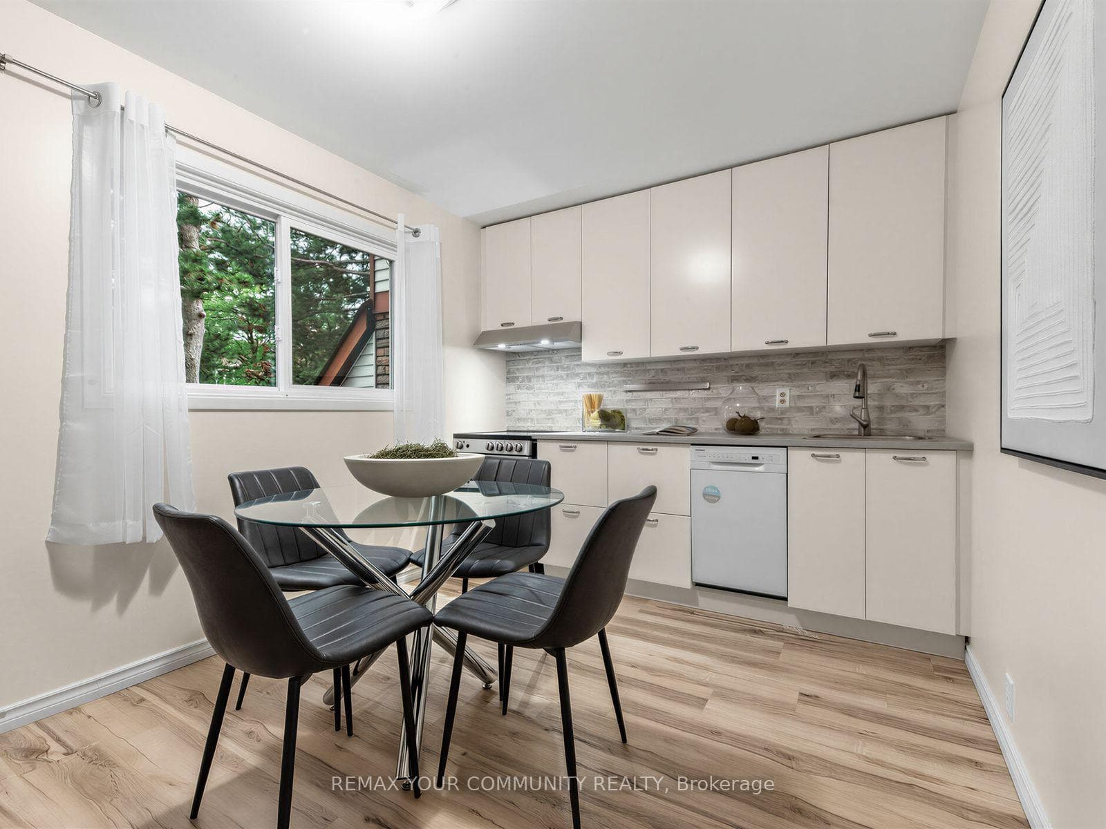 88 Dana Crescent photo 12