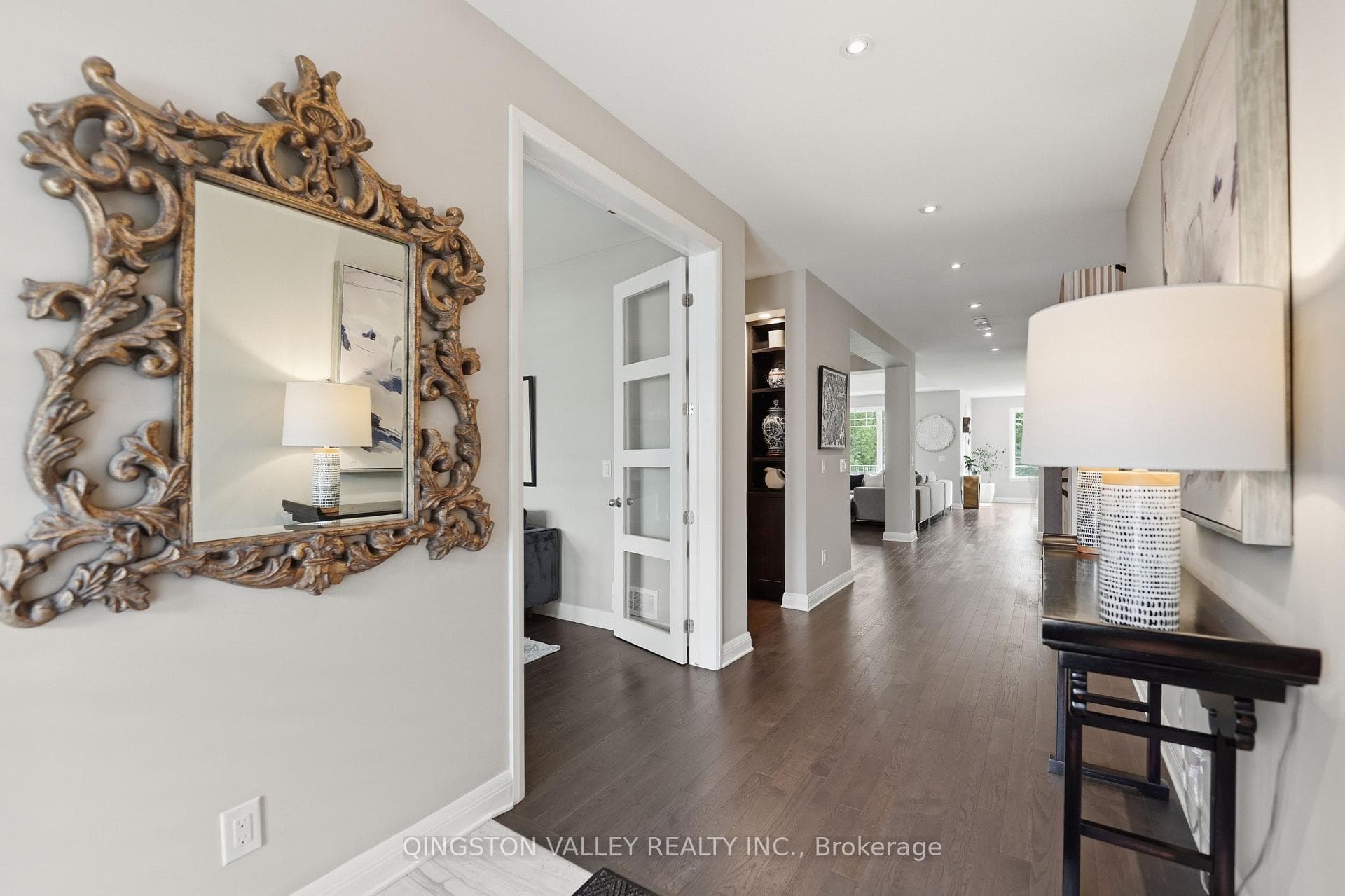 198 Escarpment Crescent photo 6