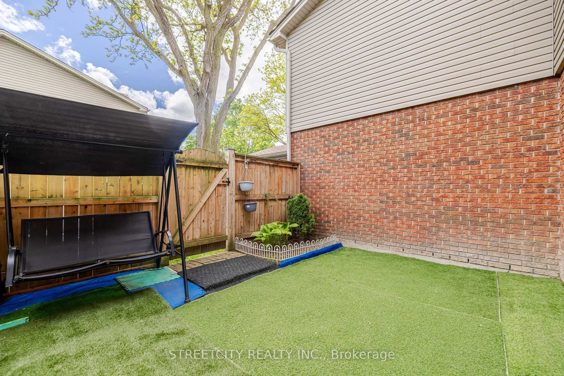 1330 Jalna Boulevard Unit 126 photo 32