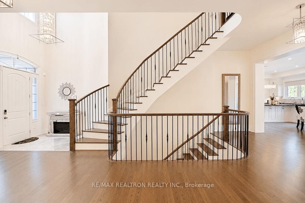26 Sir Henry Court photo 5