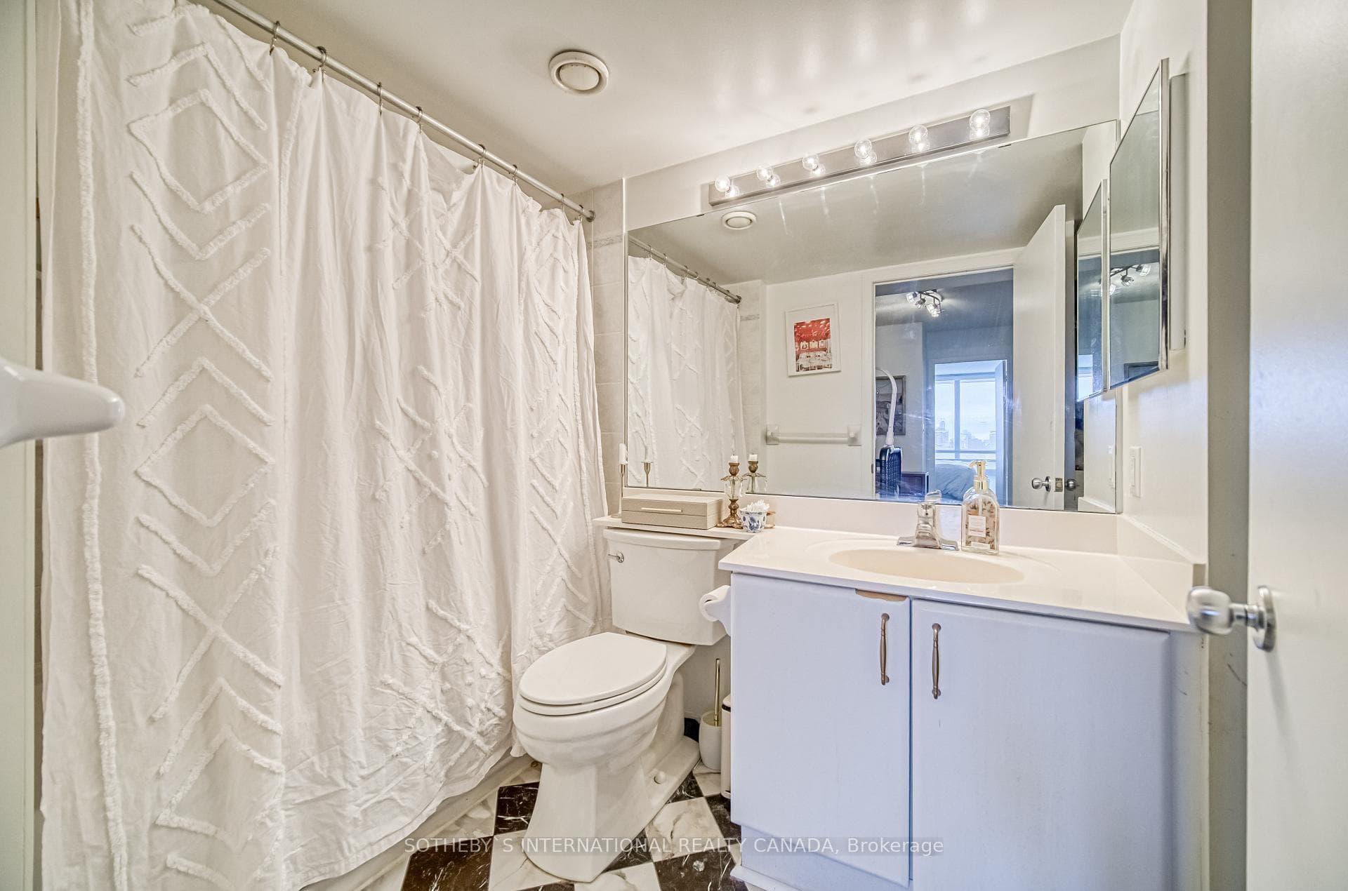 139 Merton Street Unit 840 photo 23