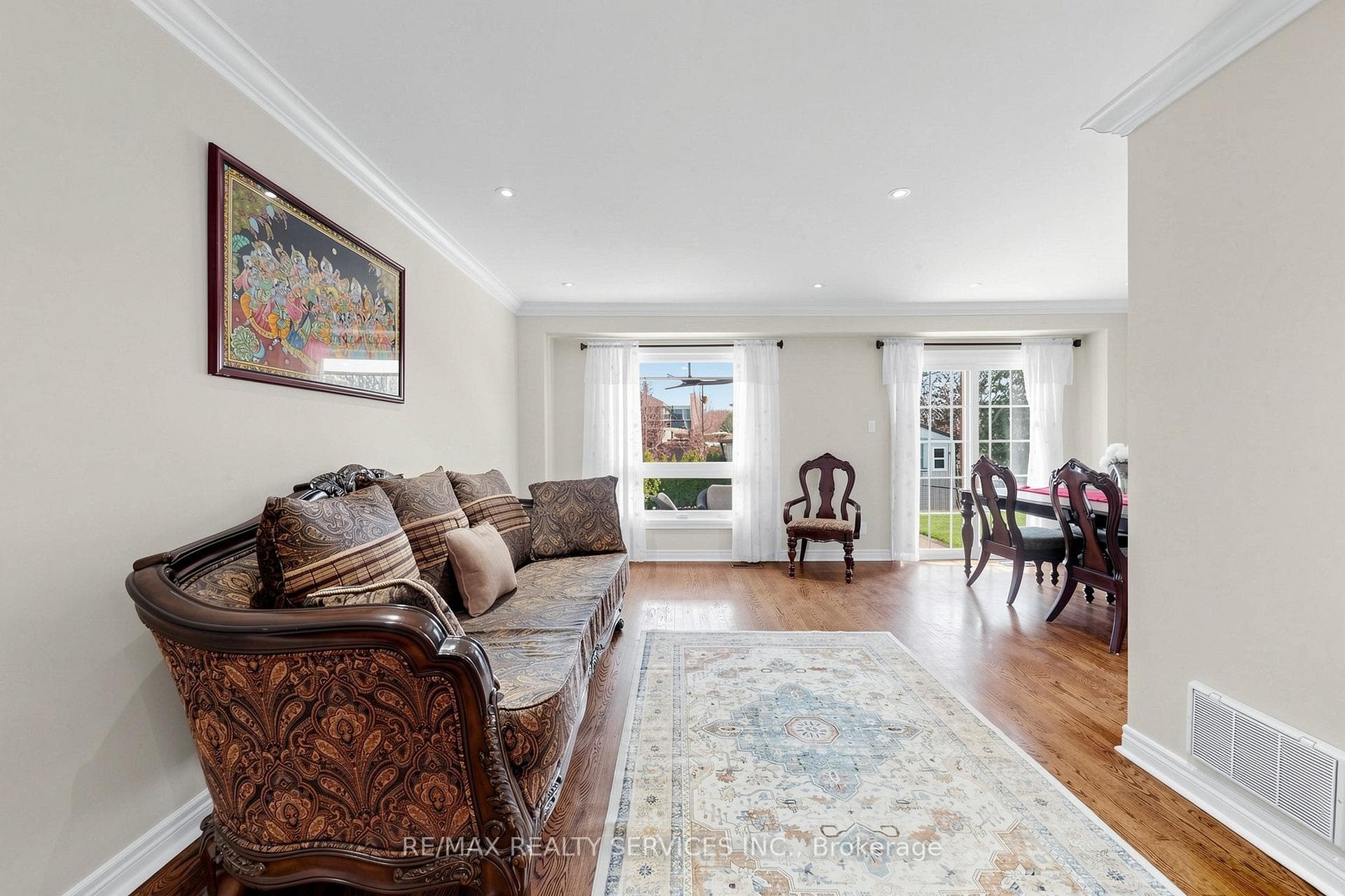 160 Newbridge Crescent photo 9