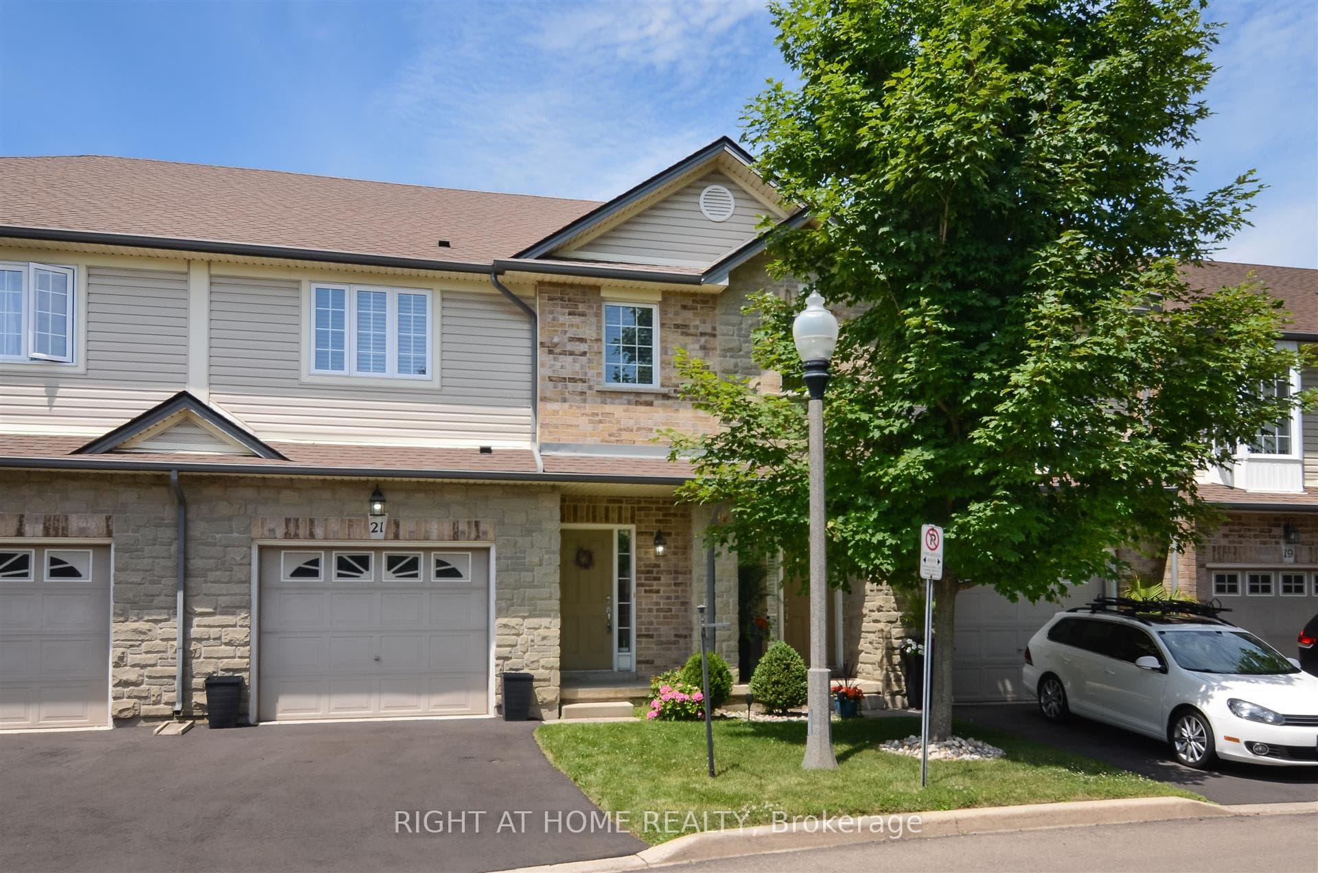 60 Cloverleaf Drive Unit 21 photo 1