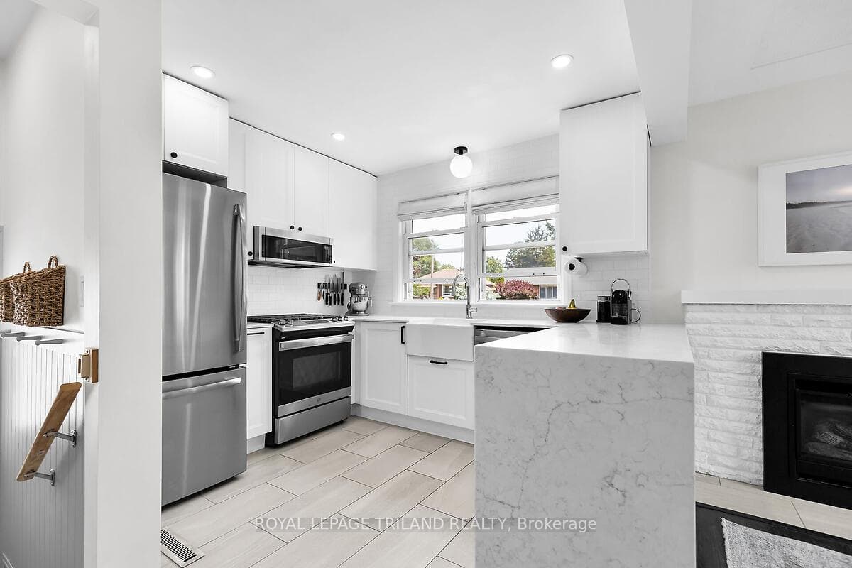 23 Cronyn Crescent photo 8