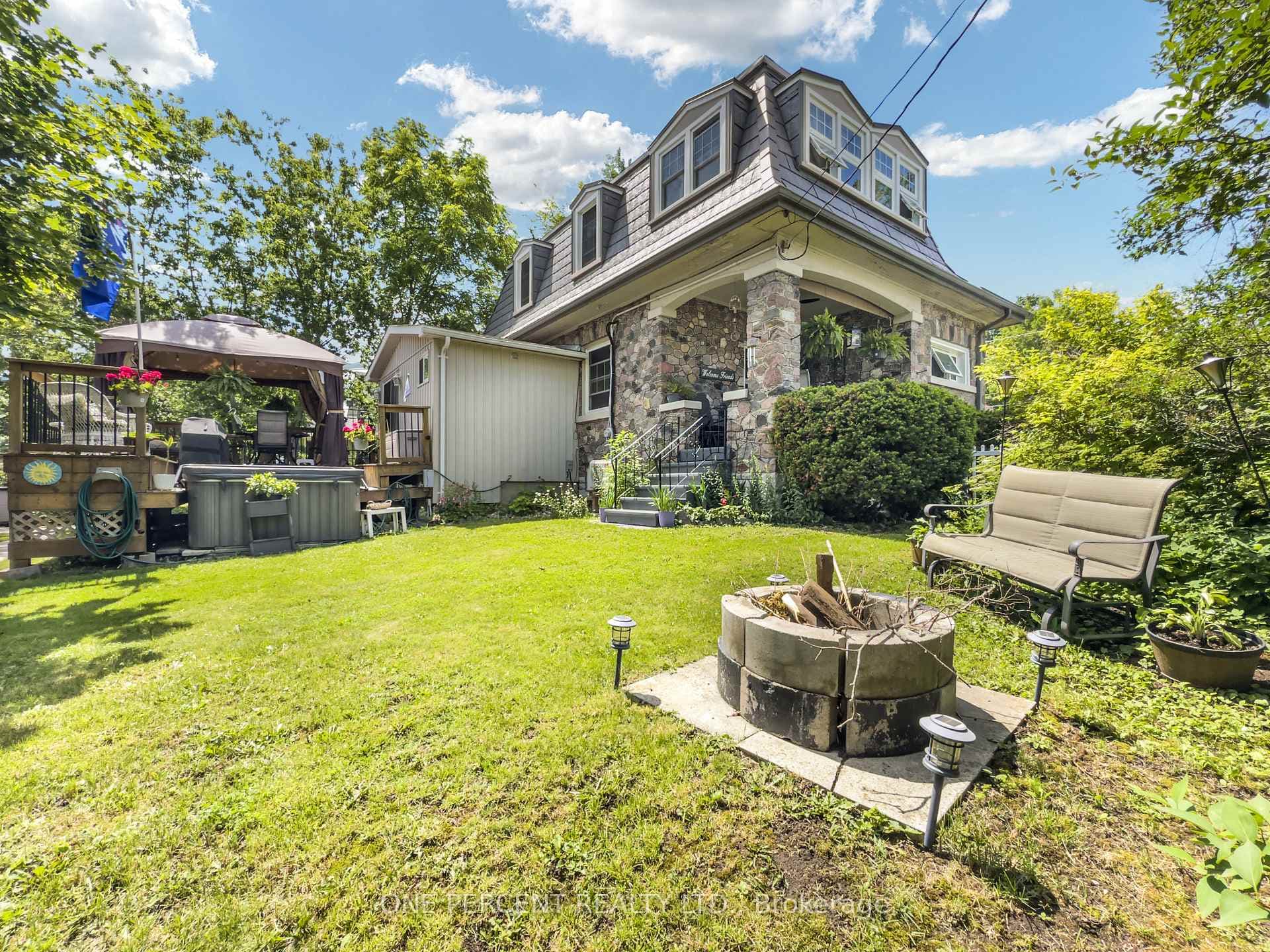 104 DUNDAS Street photo 36