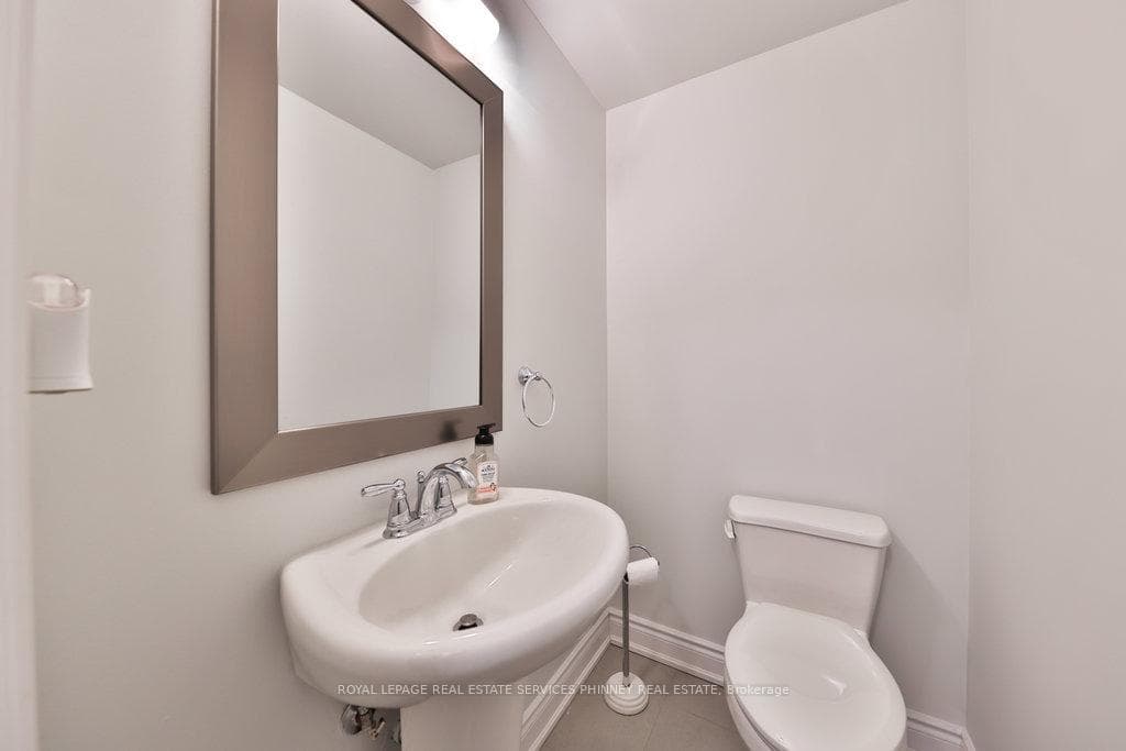 2160 Trafalgar Road Unit 7 photo 7