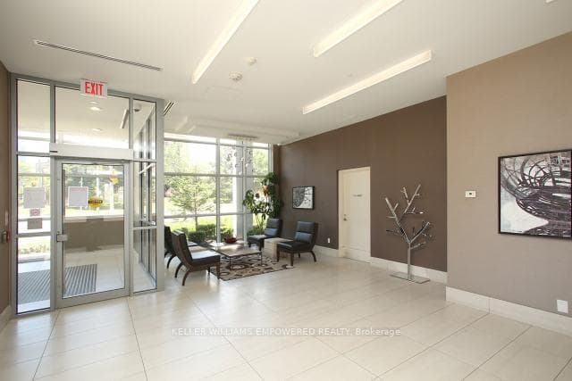 Chic Lobby W/ 24 Hr Concierge