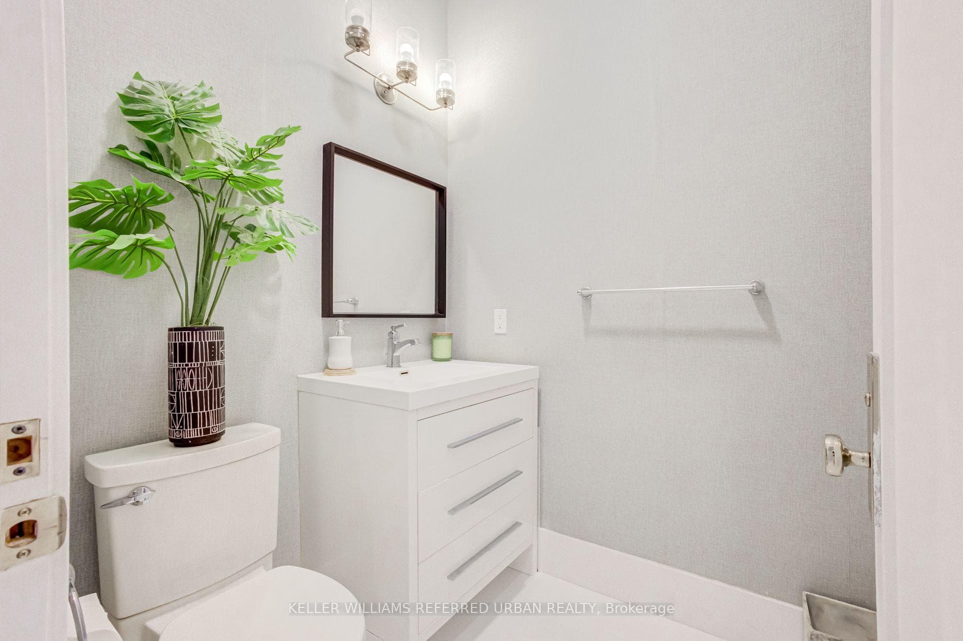 57 Ambleside Avenue photo 17