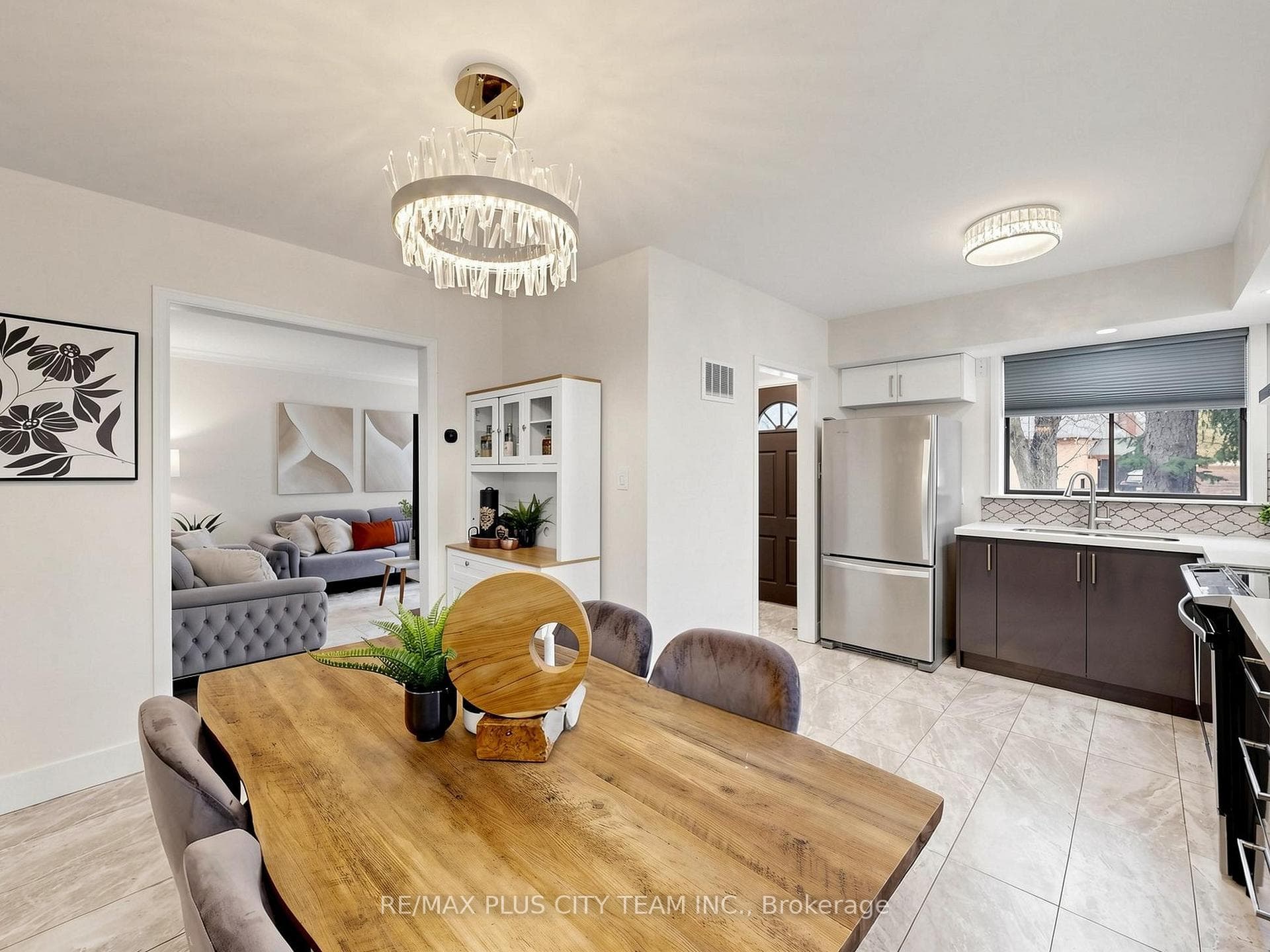 260 Renforth Drive photo 9