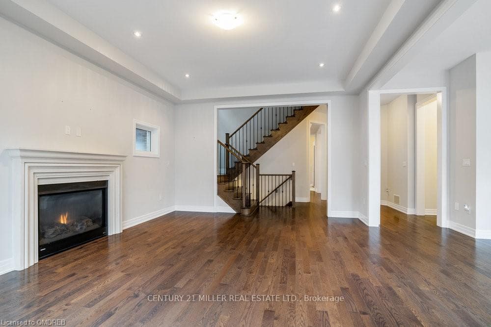 211 MAGNOLIA Crescent photo 8