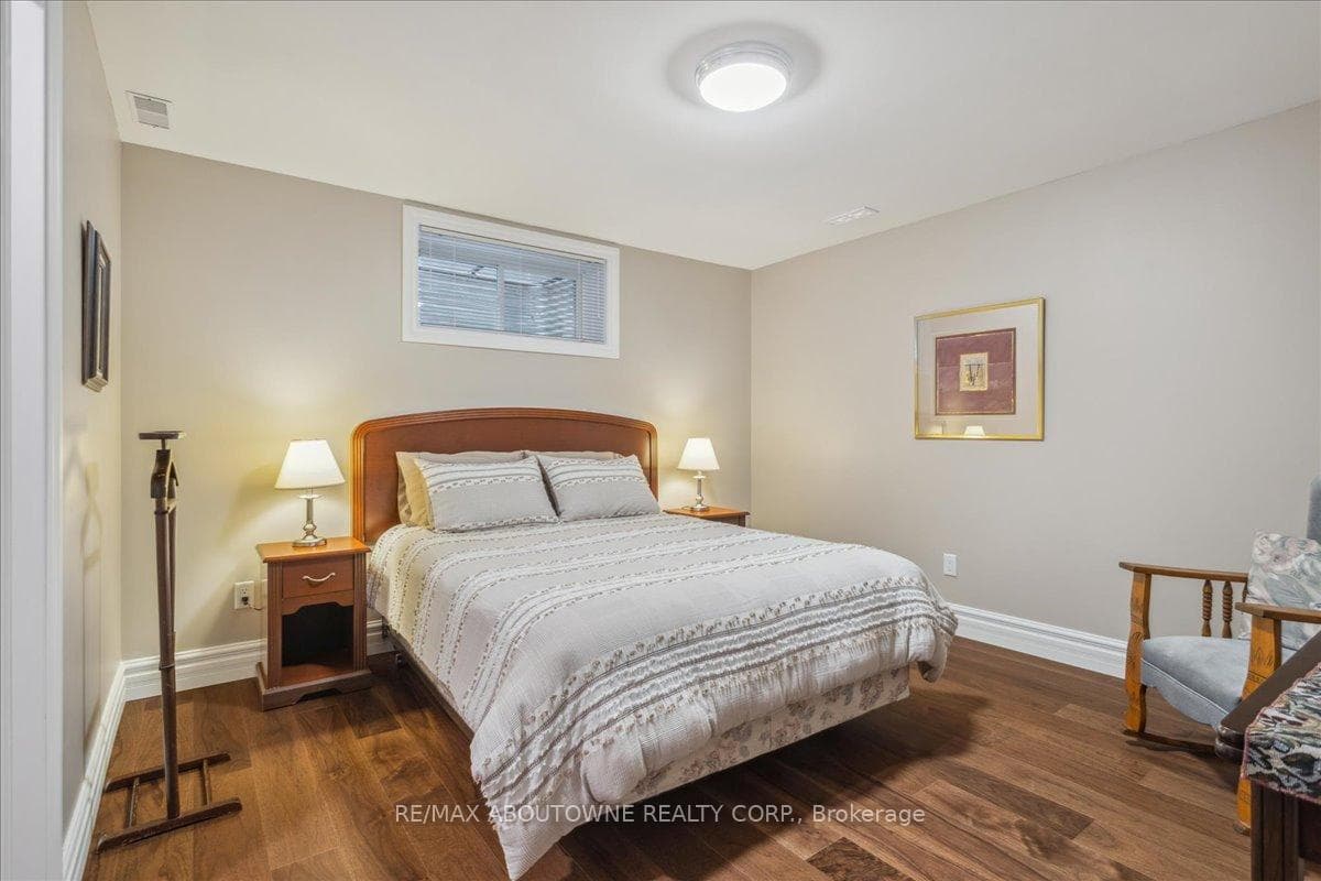 Guest bedroom with closet in basement