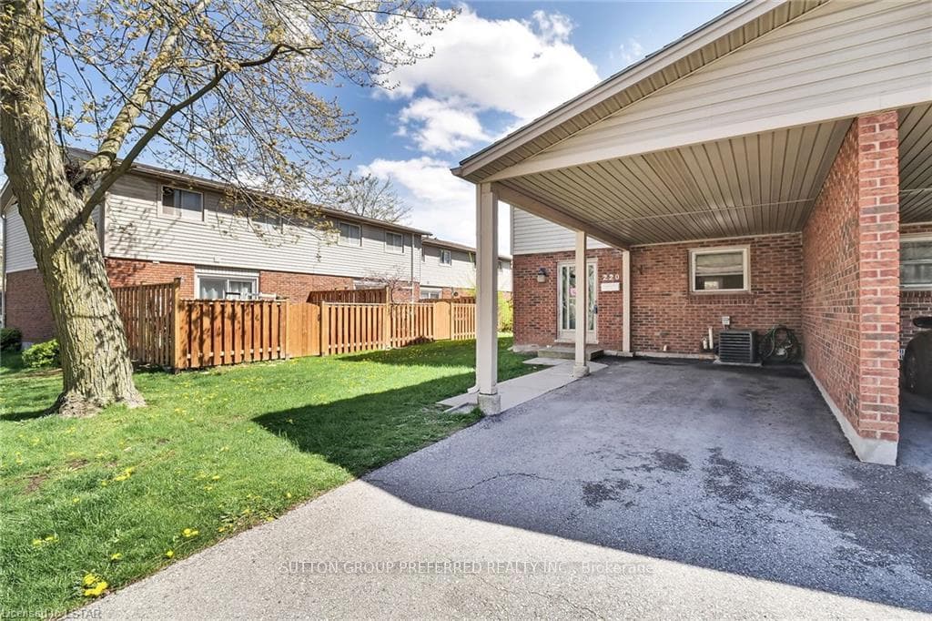 1330 JALNA Boulevard Unit 220 photo 4