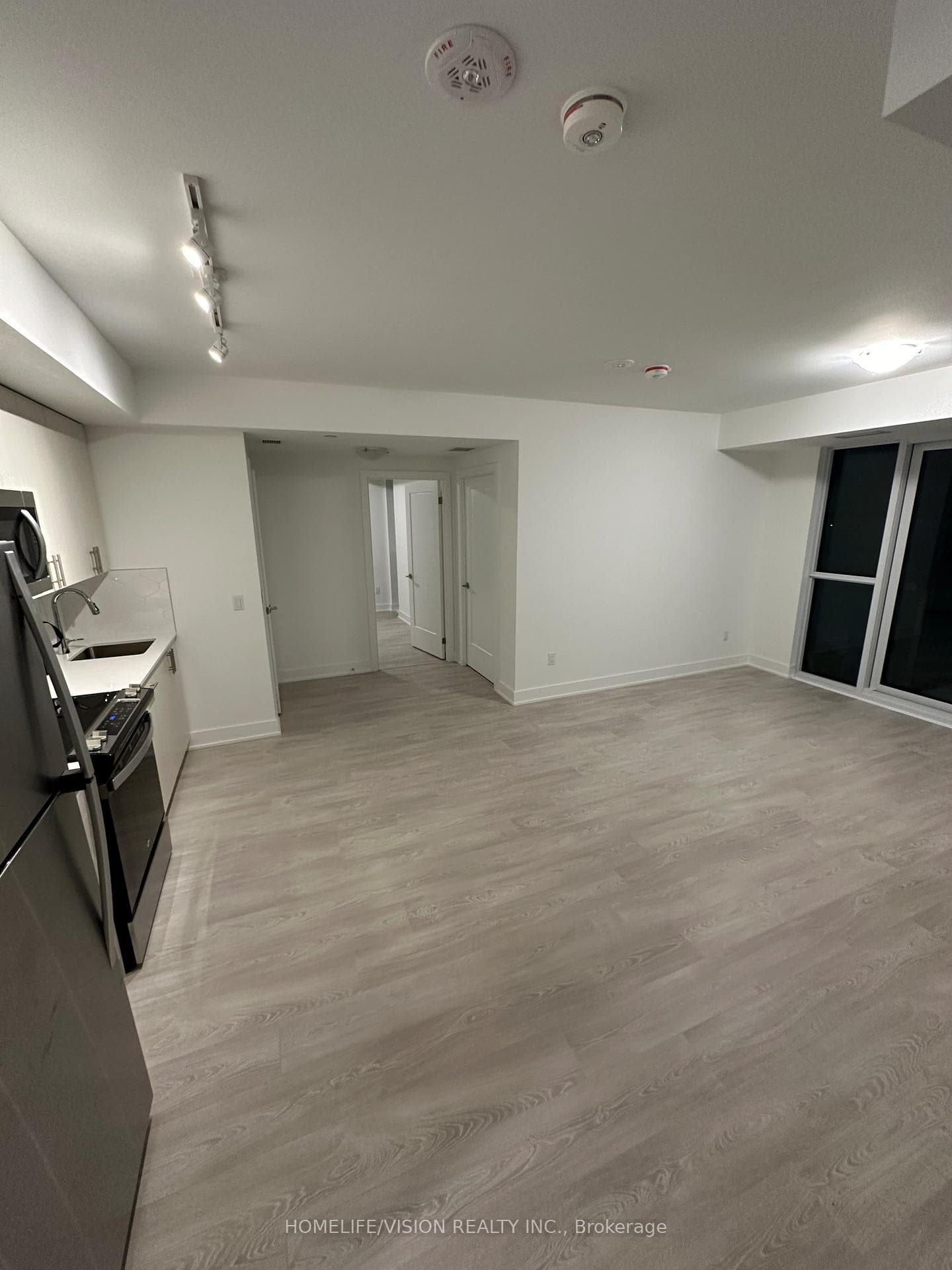 2545 Simcoe Street Unit 506 photo 8