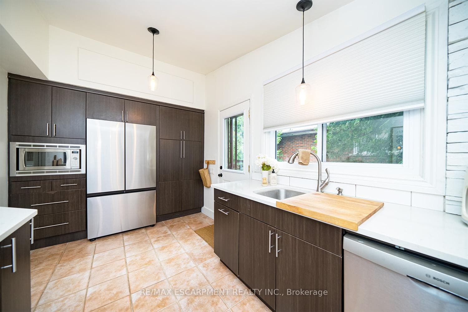 122 Balmoral Drive photo 9