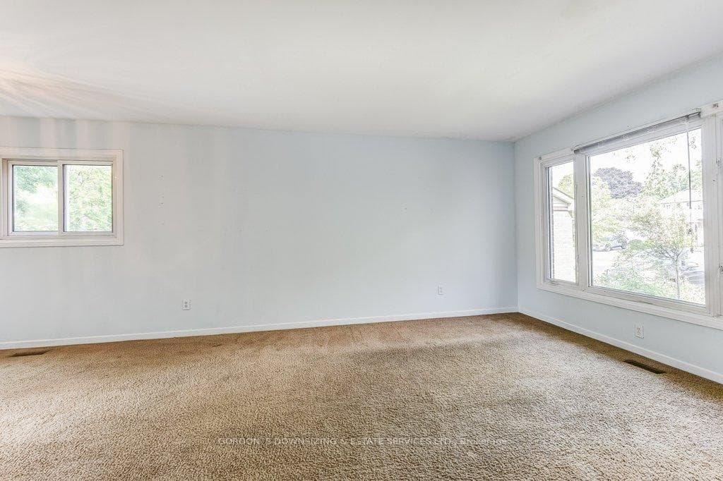 99 Panter Crescent photo 5