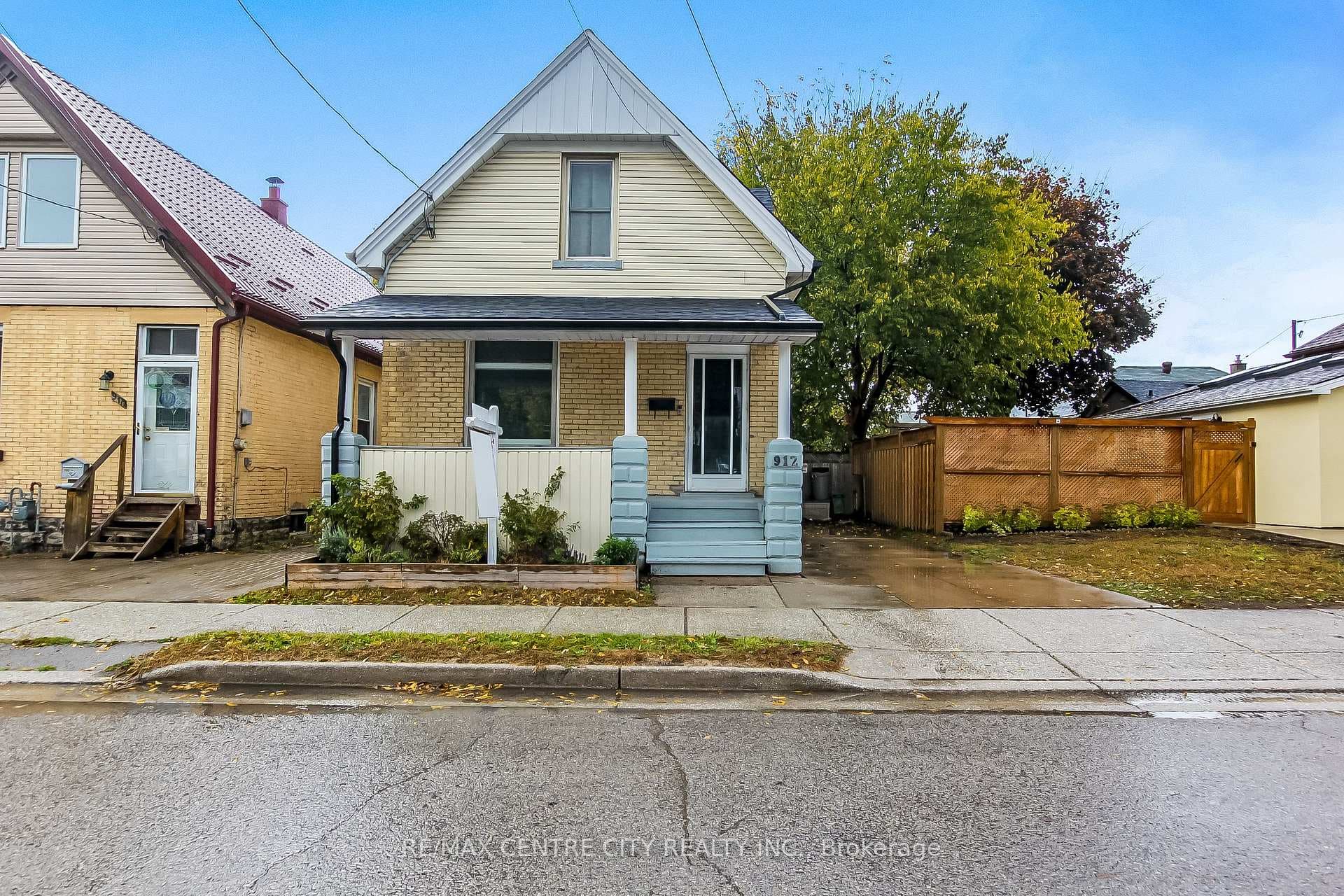 912 Dame Street photo 1