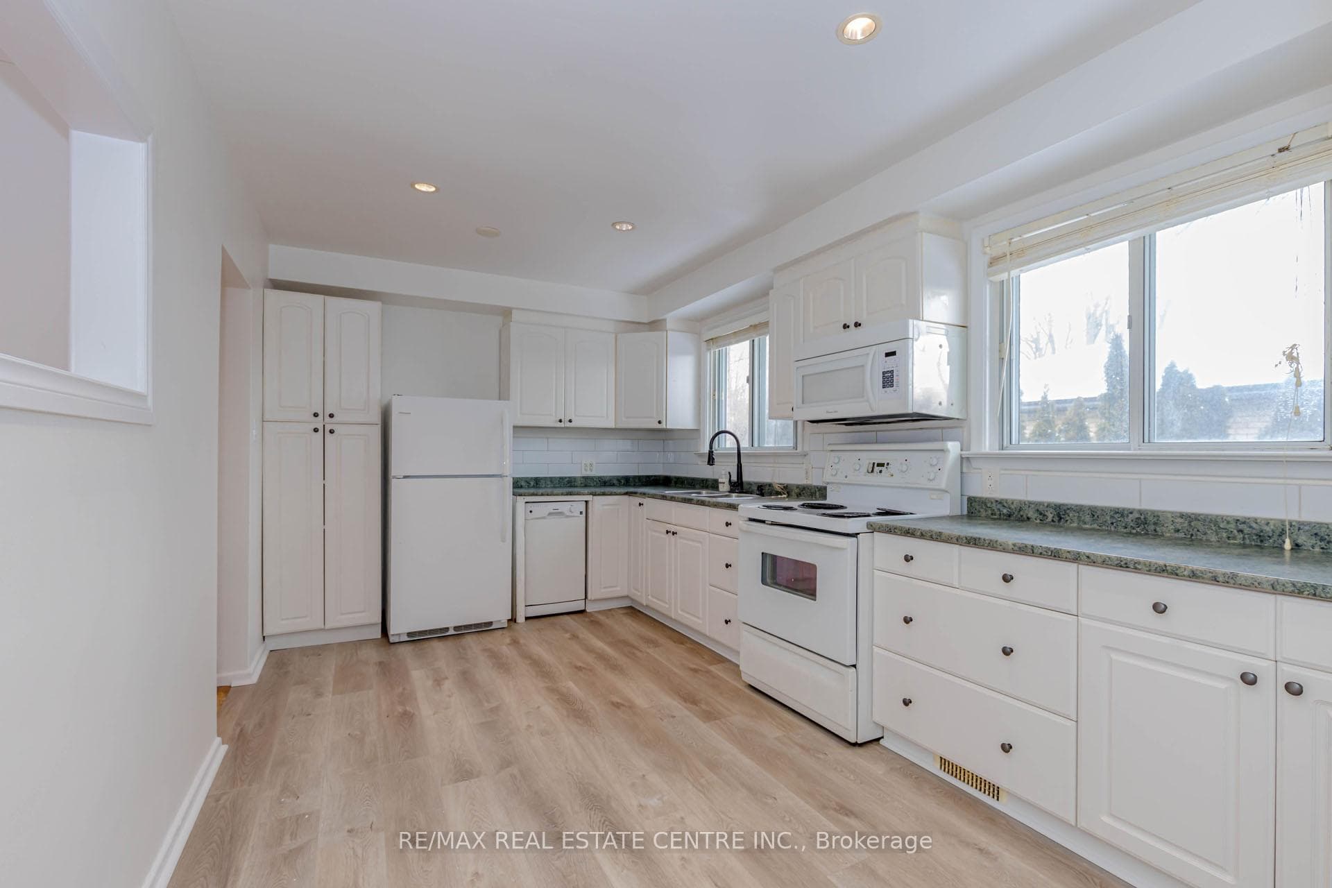 61 Mossbank Drive photo 4