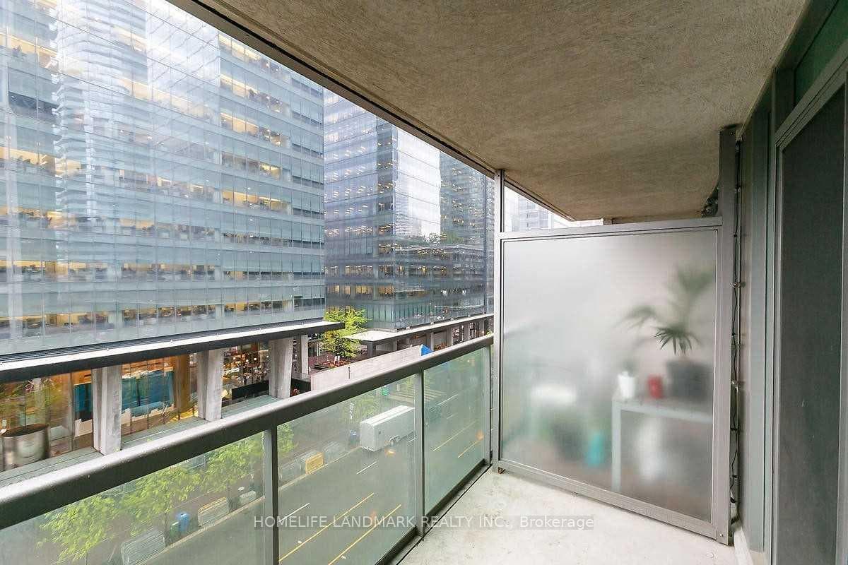 30 Grand Trunk Crescent Unit 703 photo 13