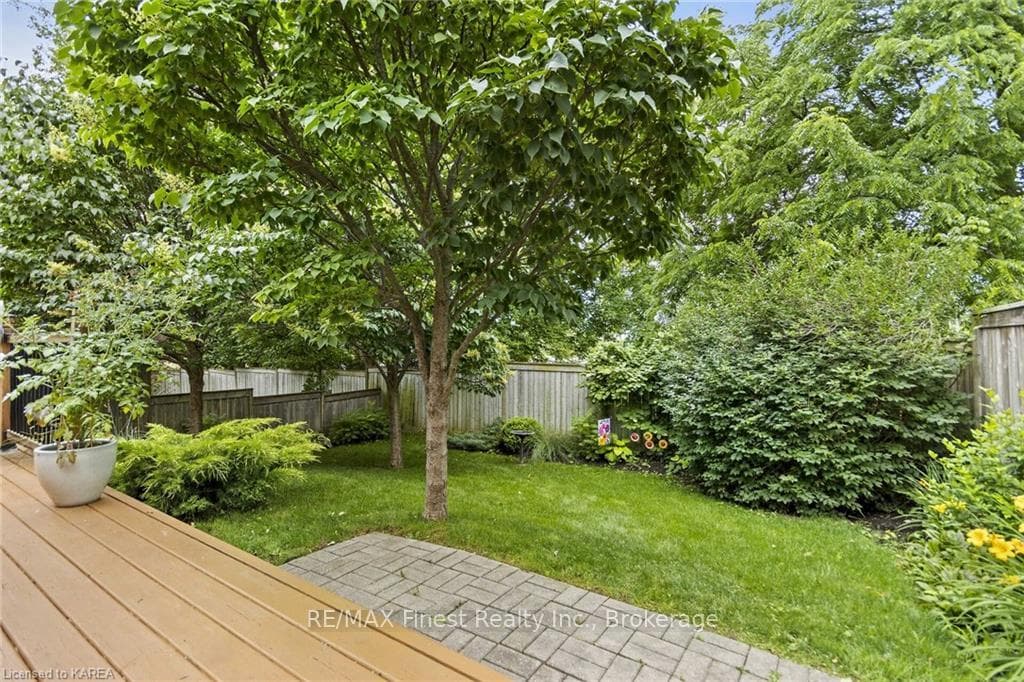 167 ELLESMEER Avenue photo 30