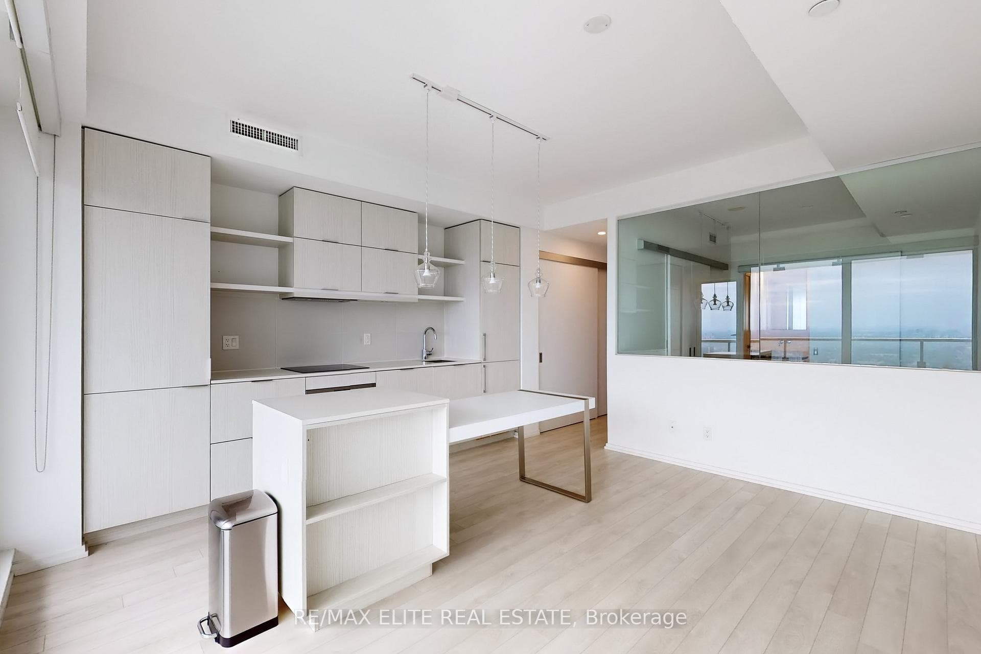 197 Yonge Street Unit 4910 photo 7