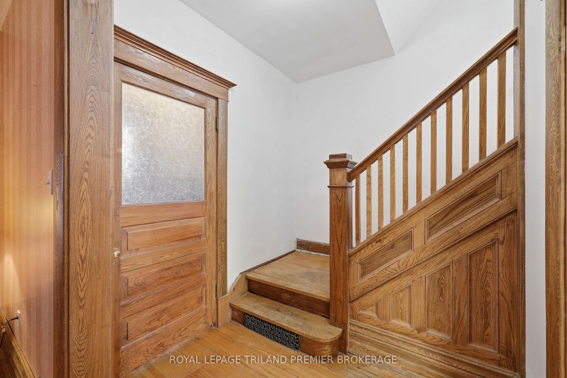 238 Ridout Street photo 4
