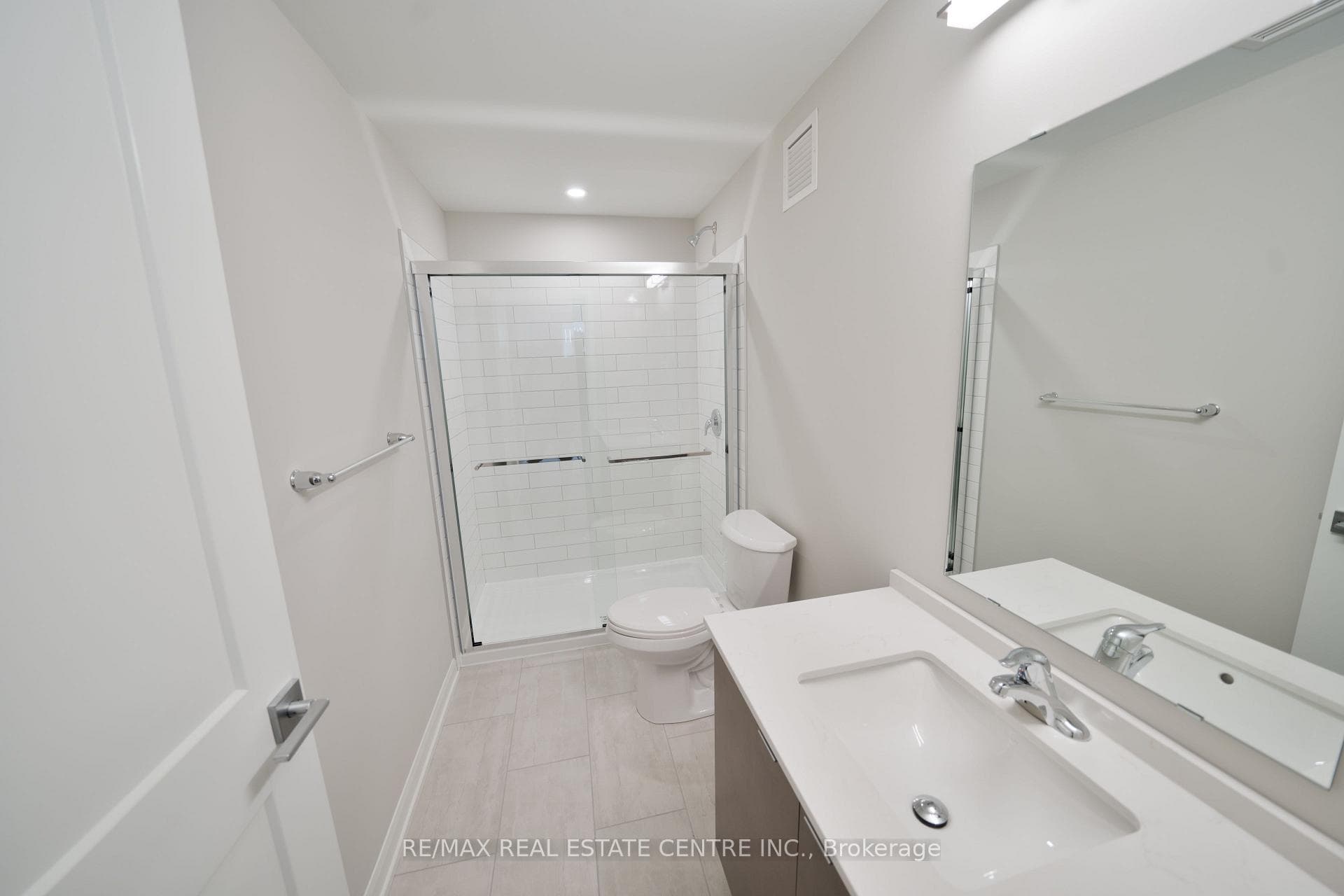 708 Woolwich Street Unit 117 photo 21