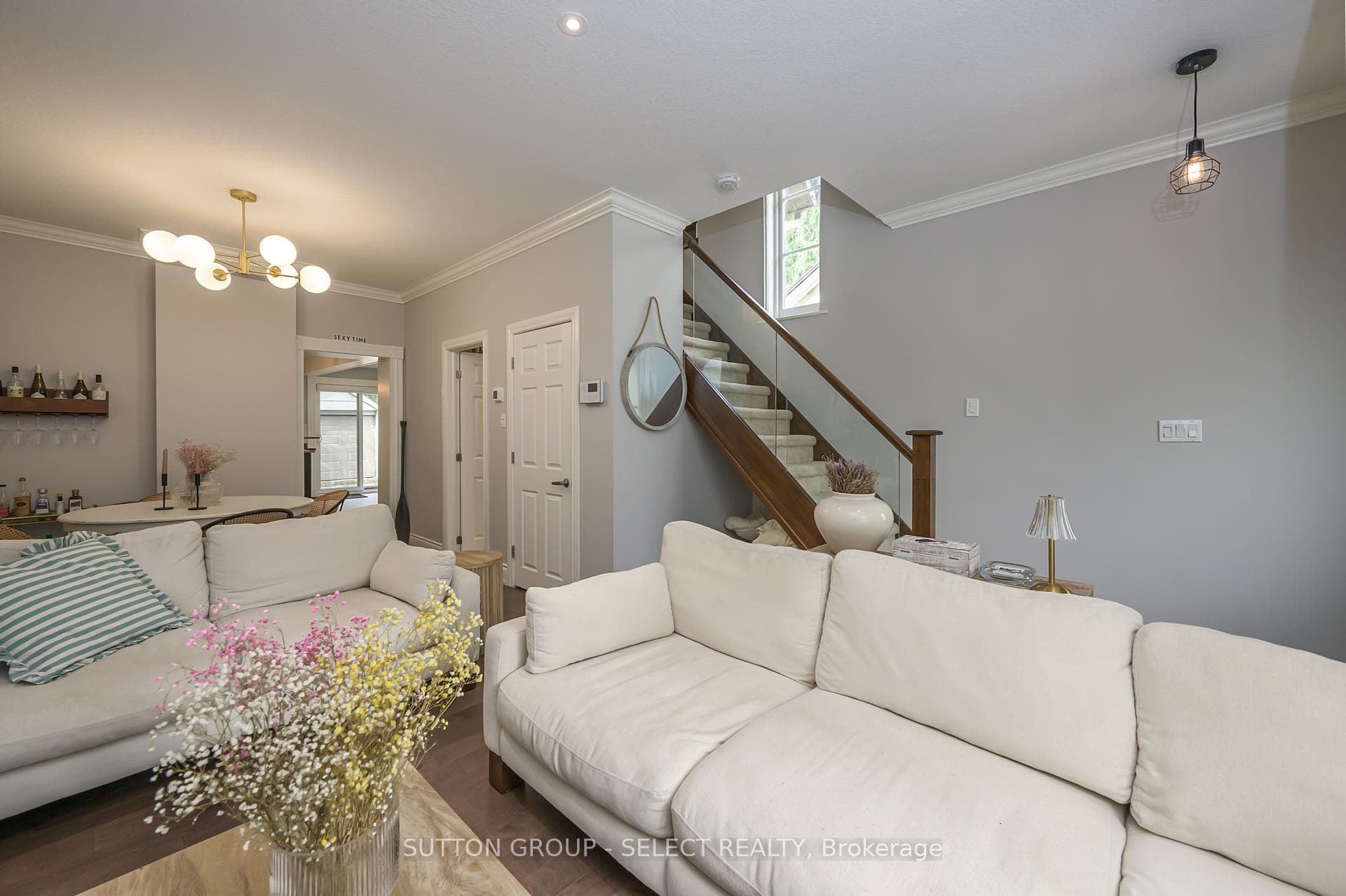 943 Colborne Street photo 9
