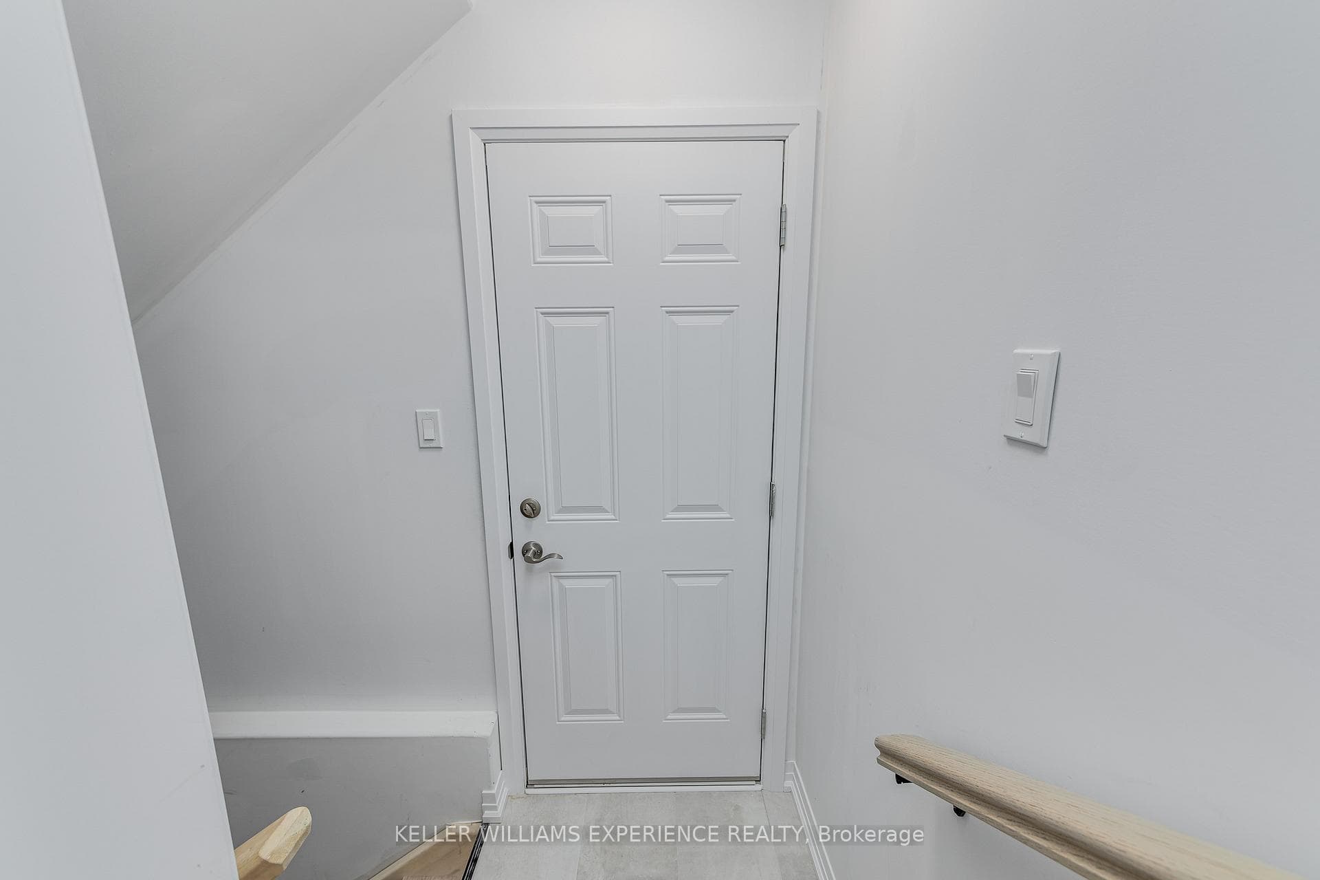 Separate side entrance to basement