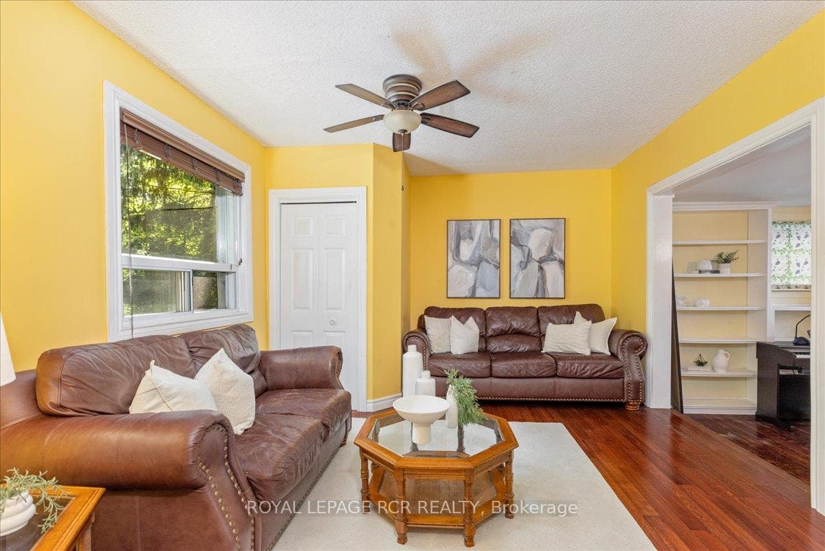 Family Room: Hardwood Floor