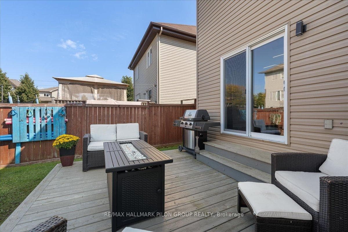 618 EMERALD Street photo 28