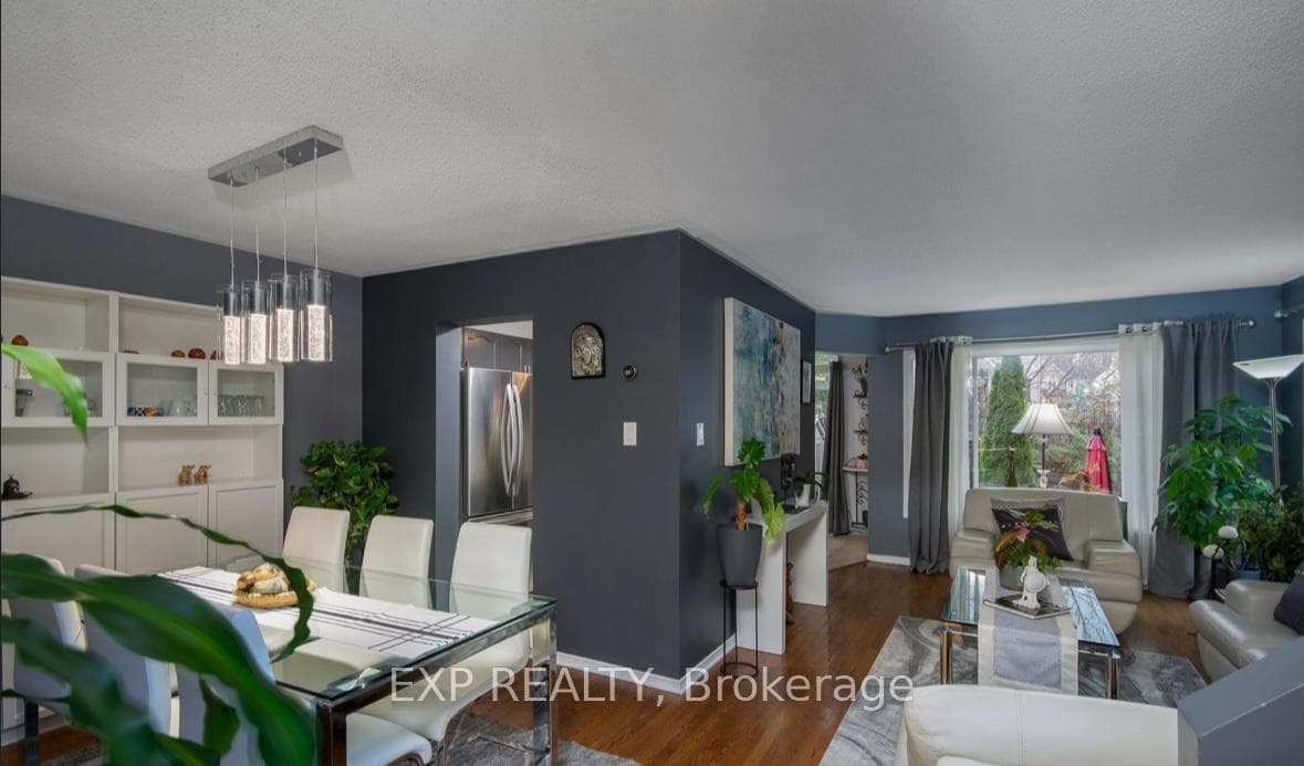 61 Flowertree Crescent photo 3