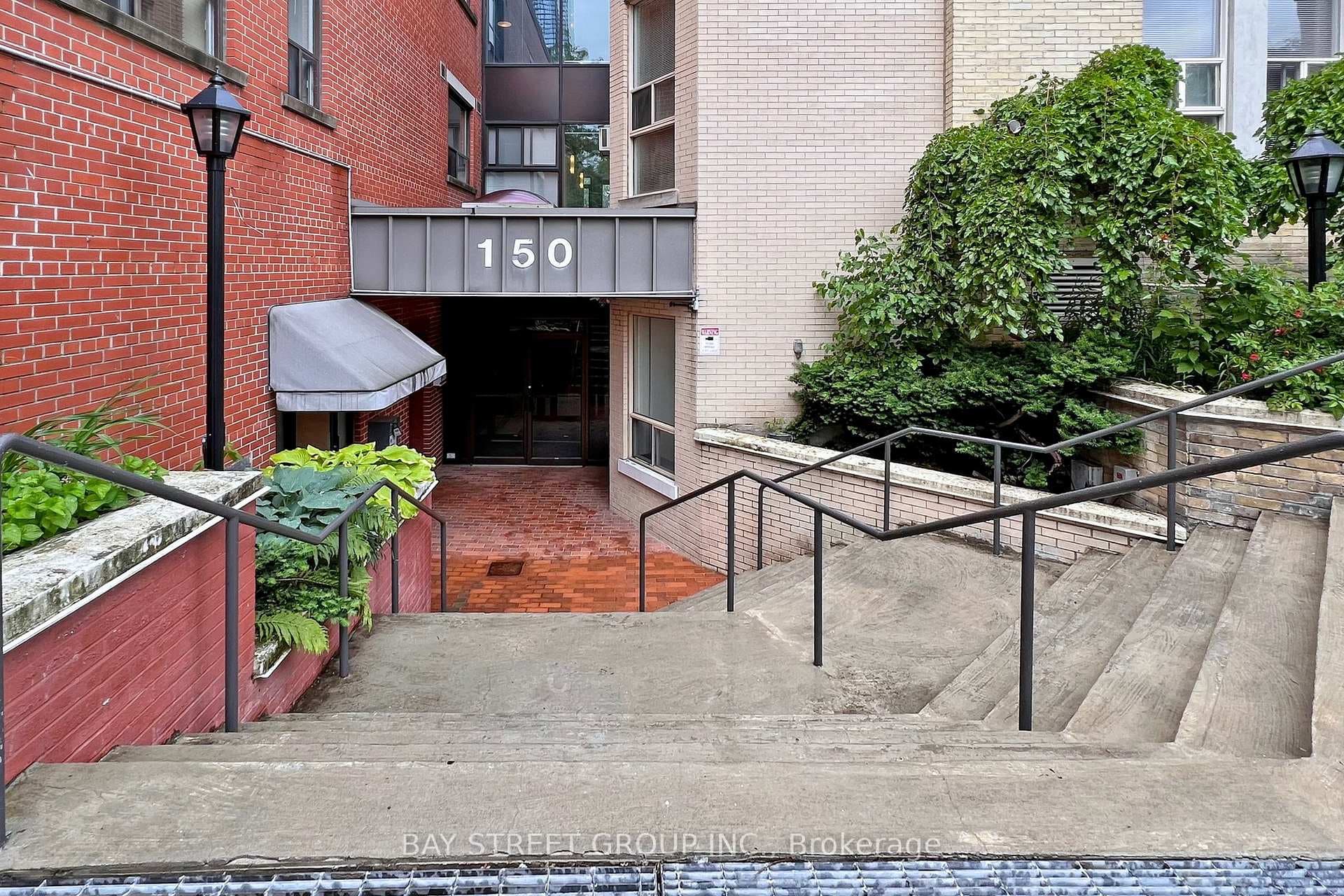 150 Beverley Street Unit 2E photo 2