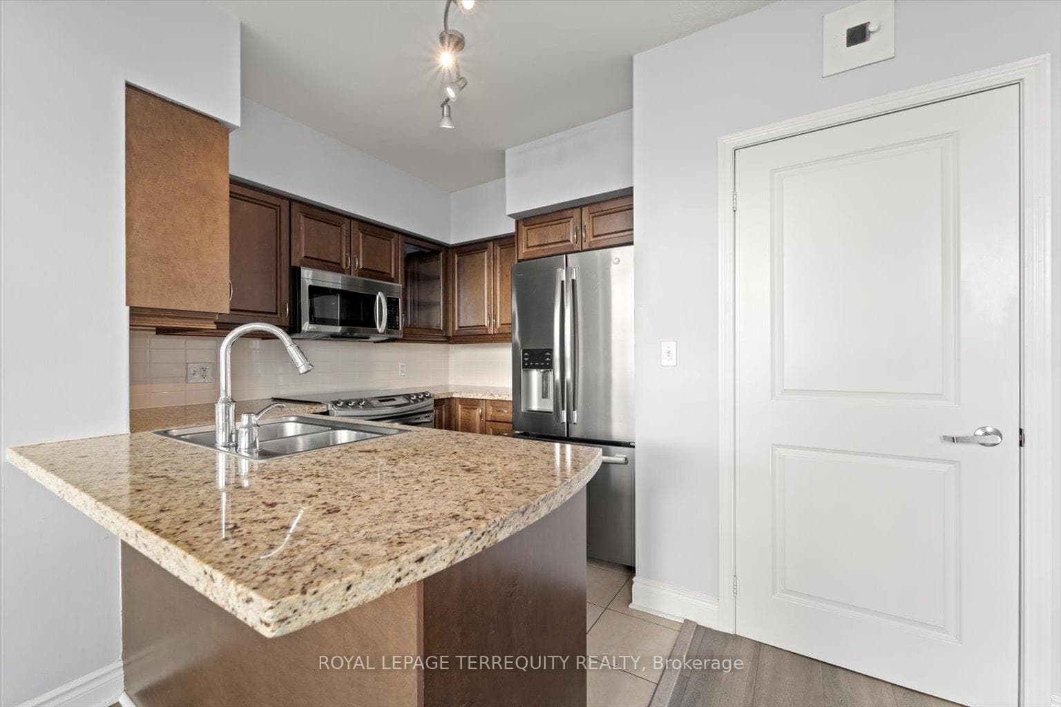1900 Lake Shore Boulevard Unit 403 photo 12