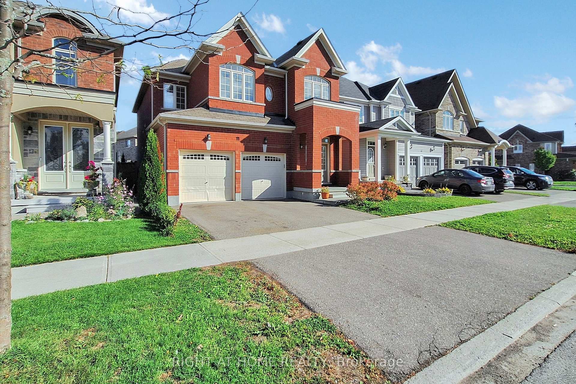 11 Robert Wilson Crescent photo 2