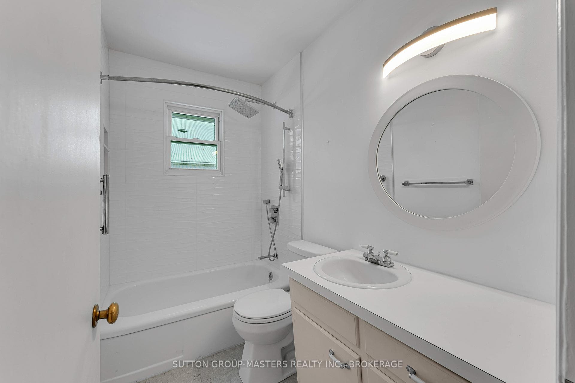 913 Victoria Street photo 14