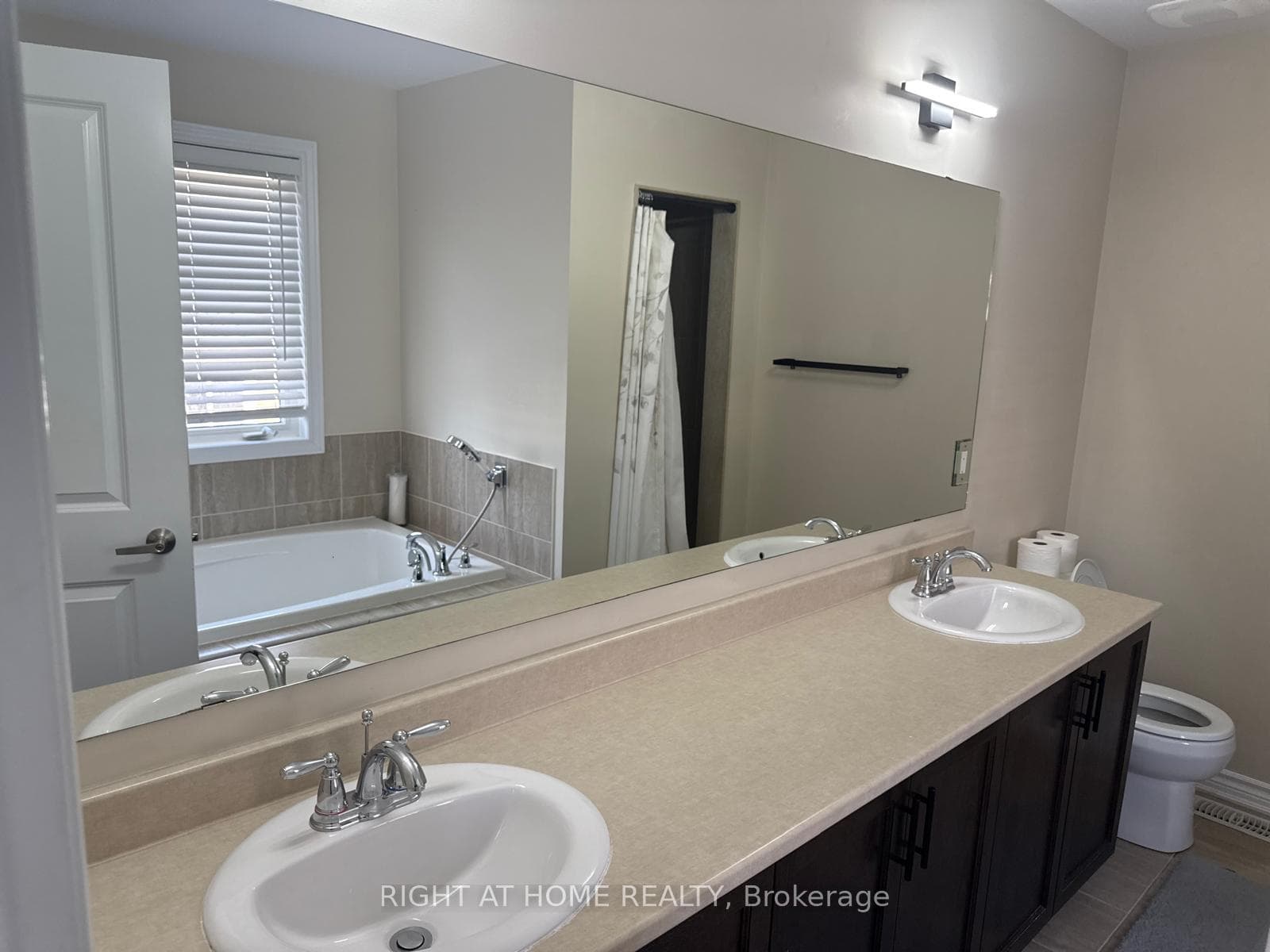 371 VENDEVALE Avenue photo 29
