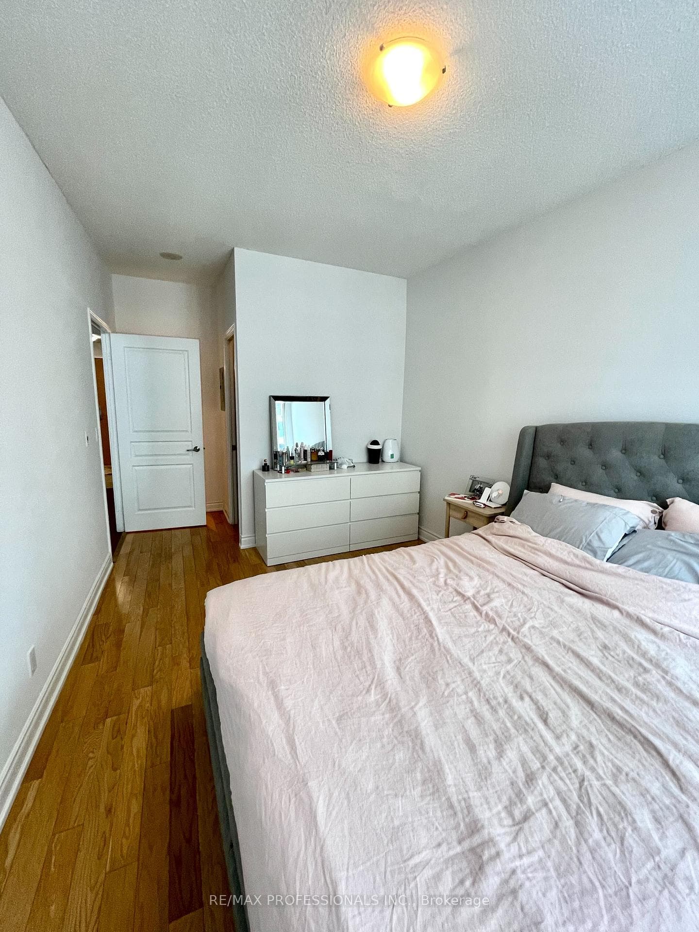 509 Beecroft Road Unit 1102 photo 5