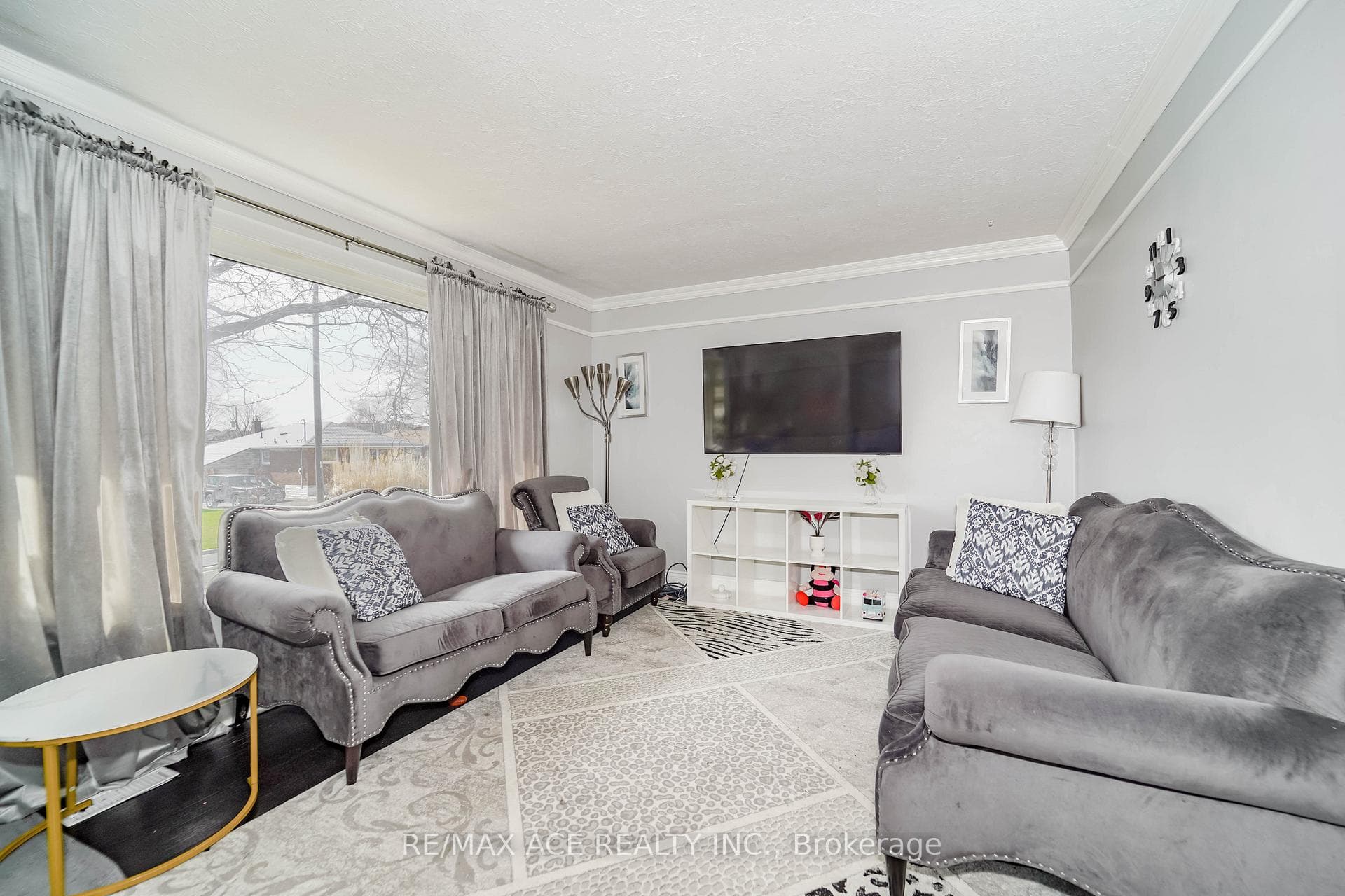 1425 Lakefield Street photo 11
