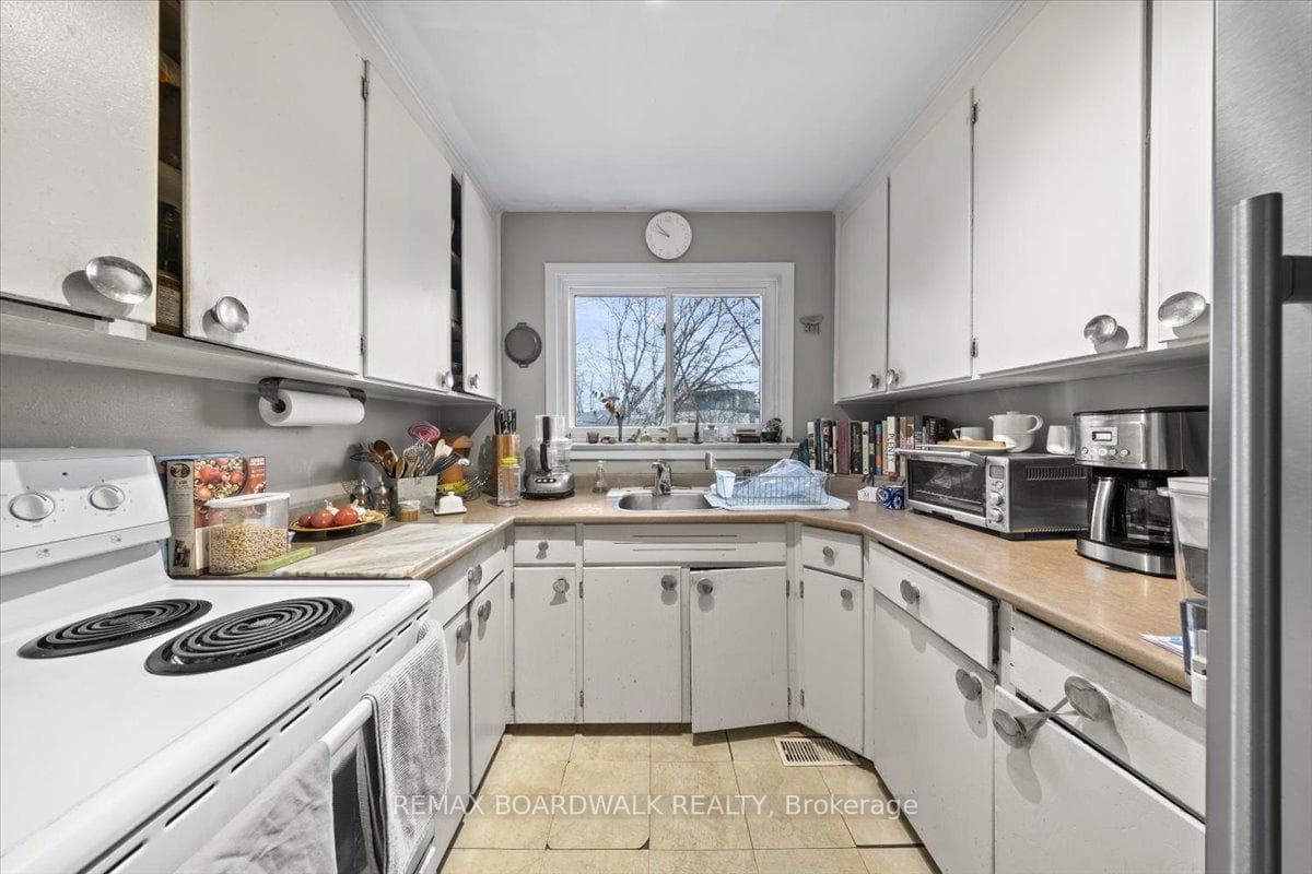 151 Riverdale Avenue photo 13
