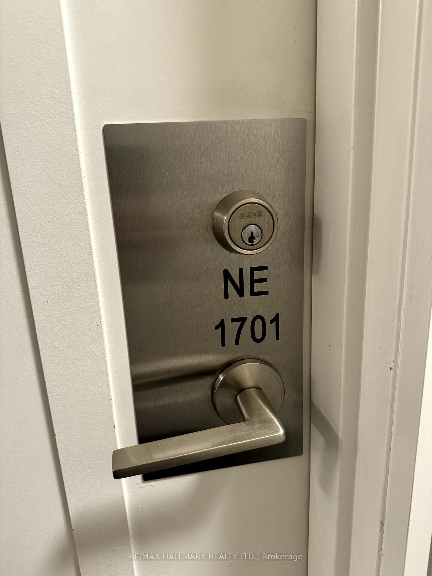 9205 Yonge Street Unit 1701 photo 3