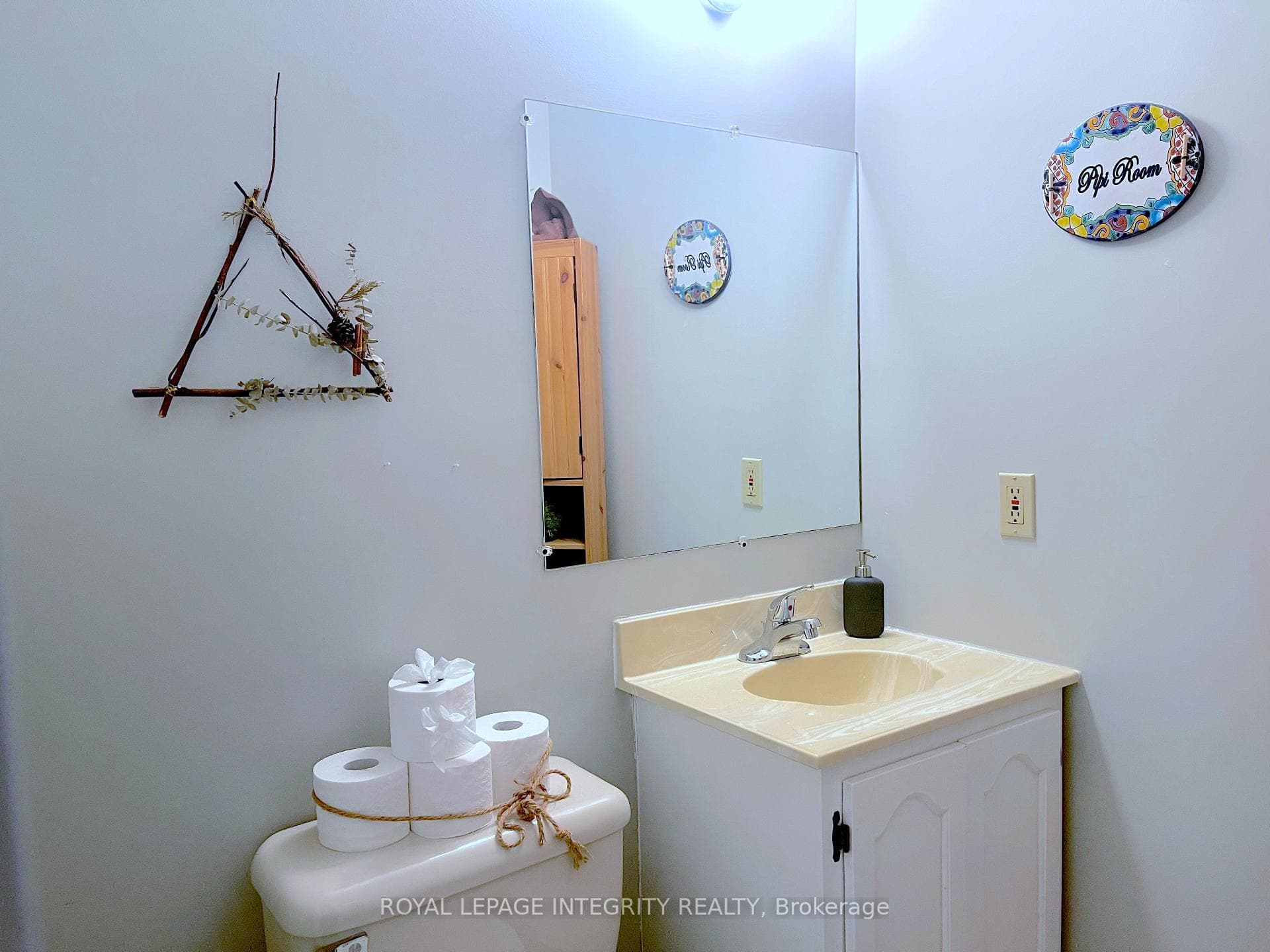 Lower bathroom - 2 piece