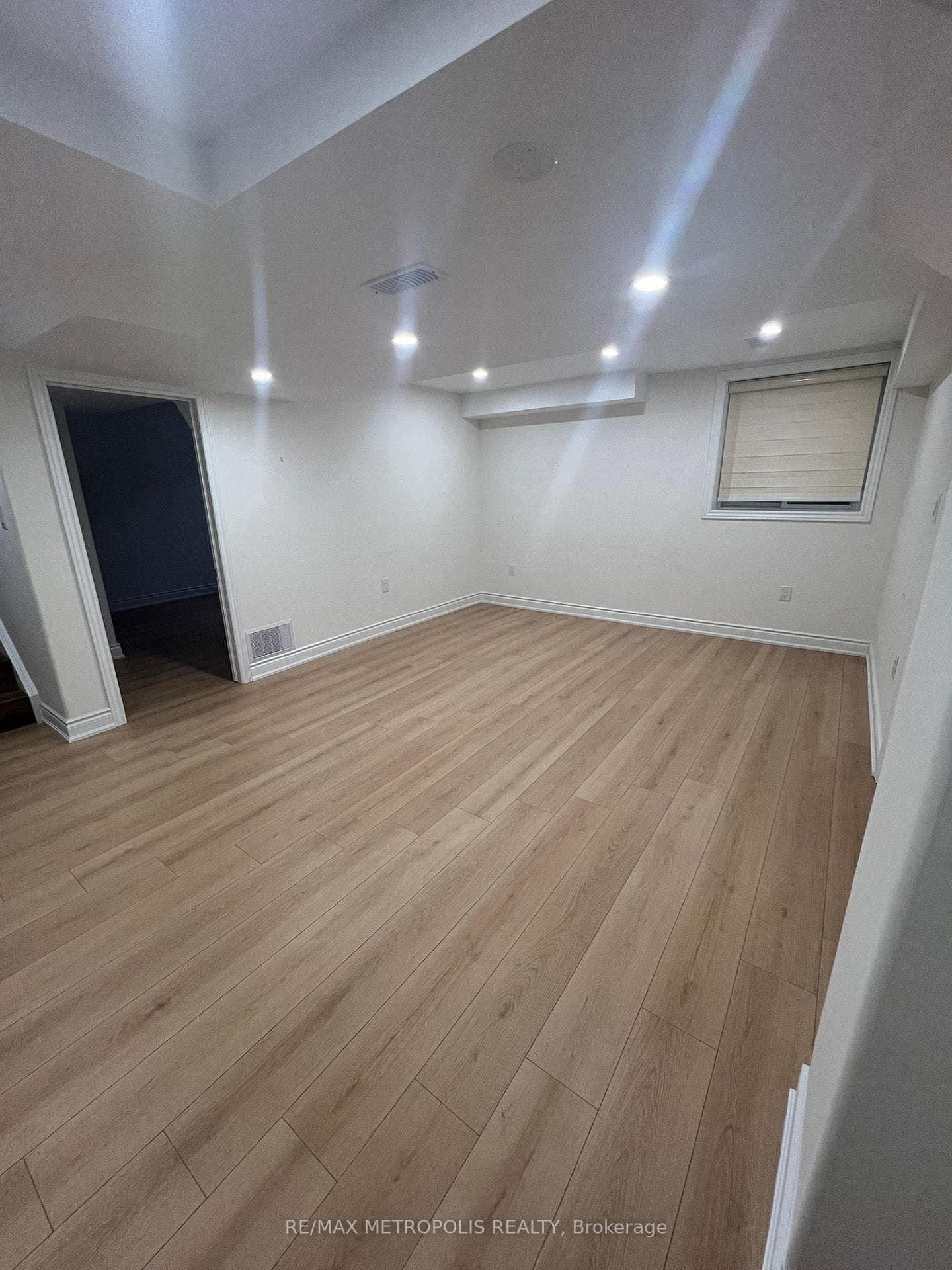 39 Royal Links Circle Unit Bsmt photo 1