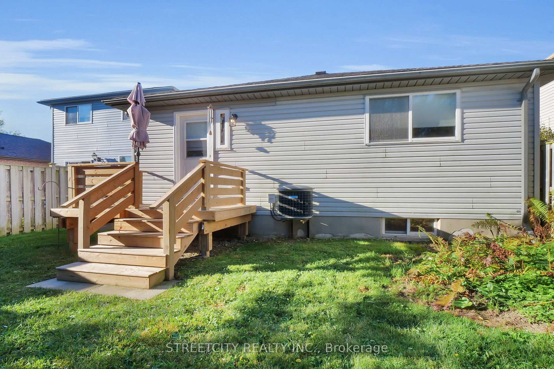 62 Maxine Court photo 31