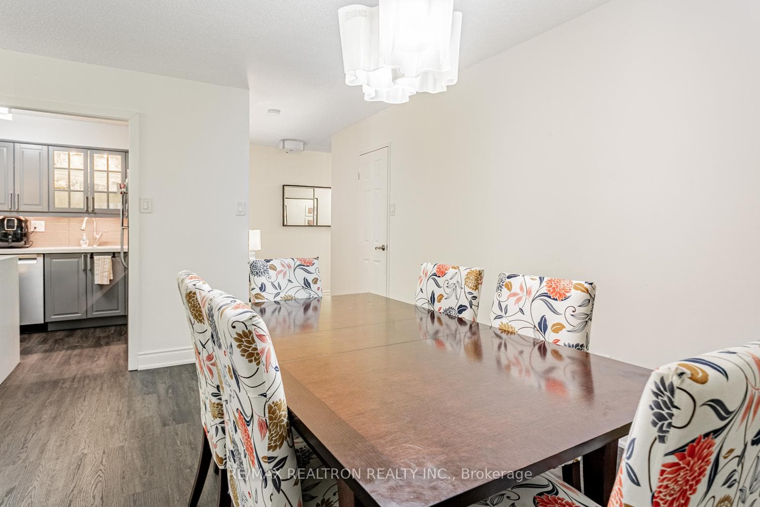 22 Shallmar Boulevard Unit 108 photo 6